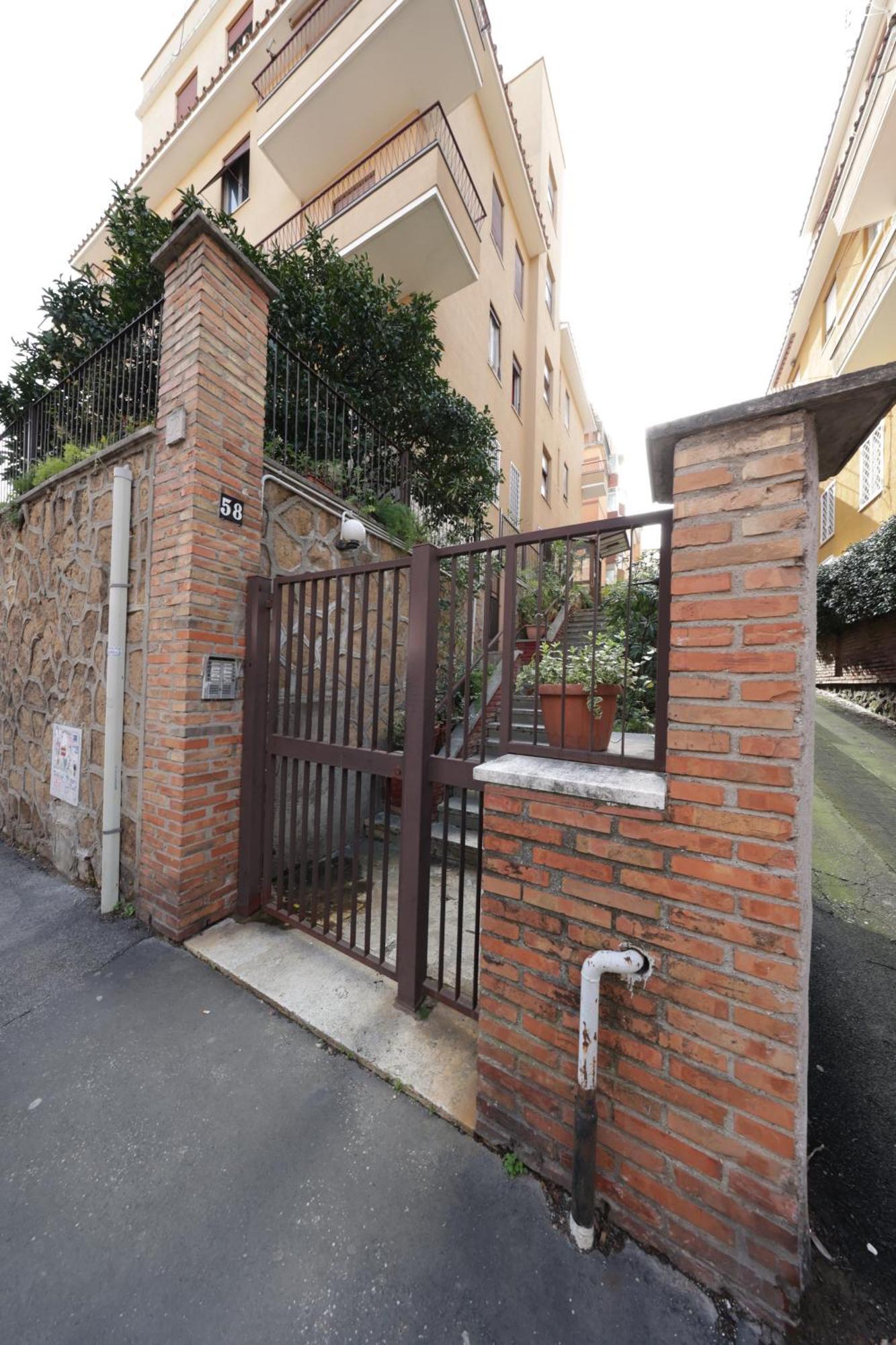 San Pietro Center Close To The Subway Apartamento