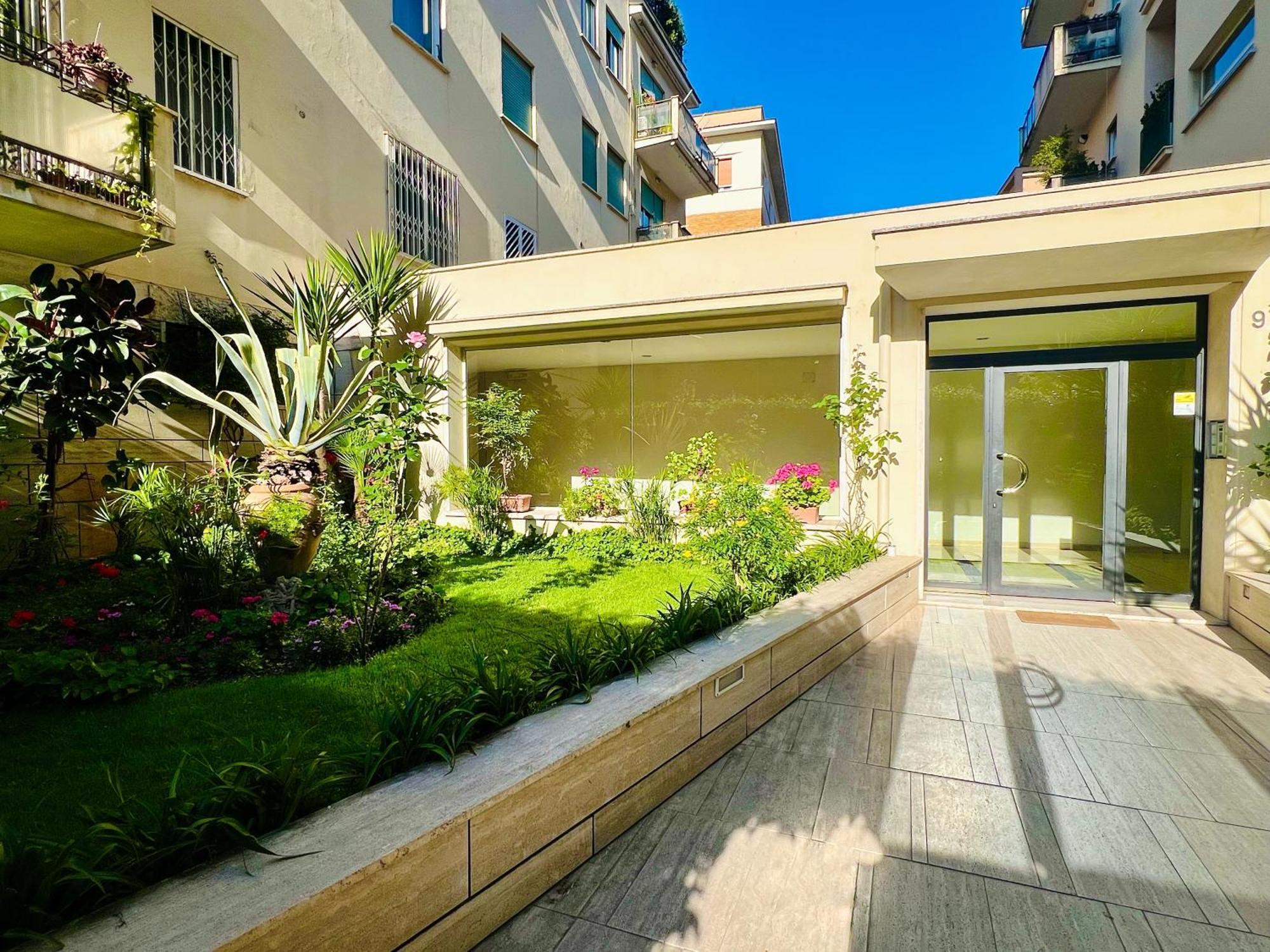 Elegant Bianca Apartment