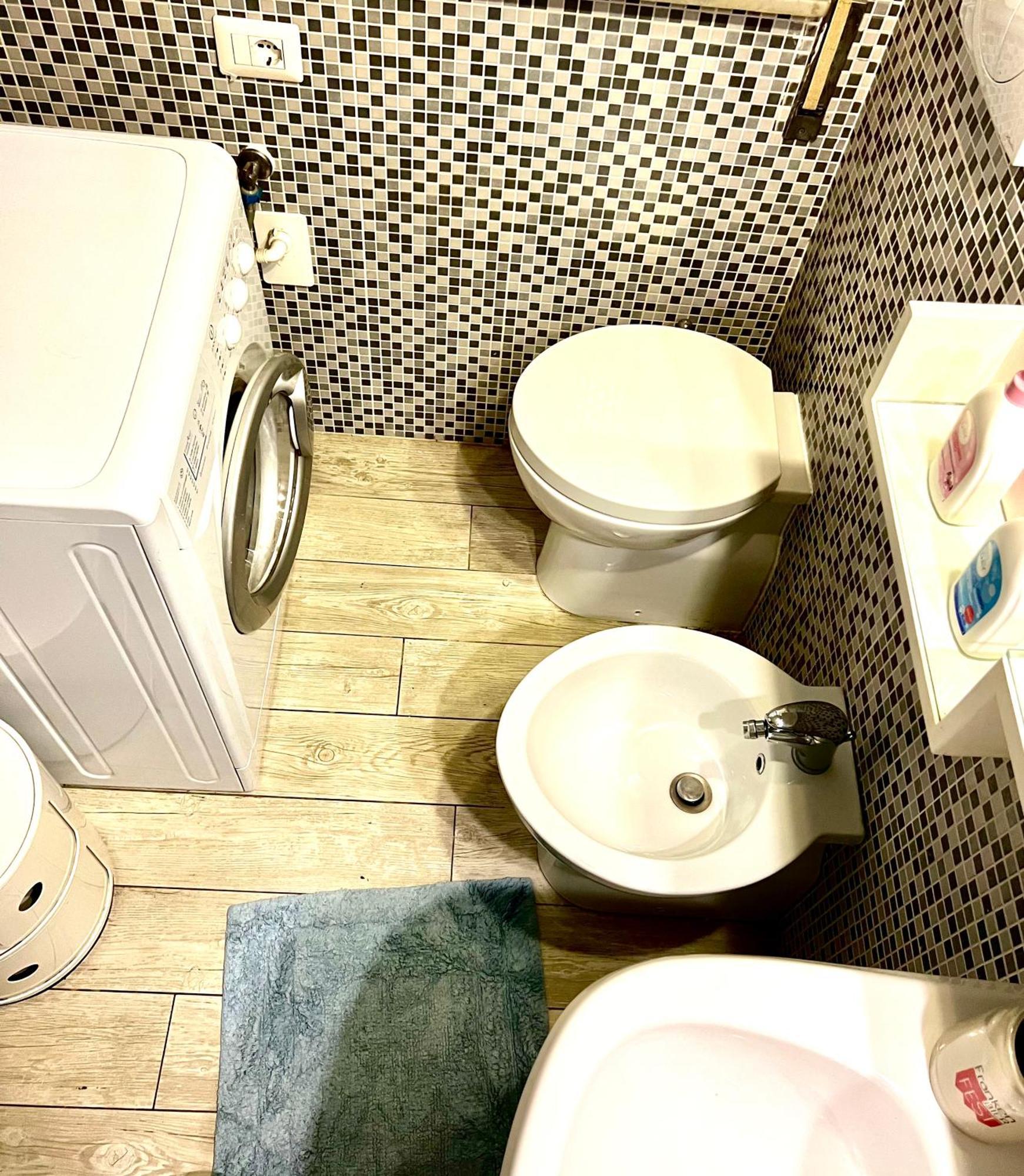 Lovely Art 2 Bedroom Flat Next To Metro Station Lodi *