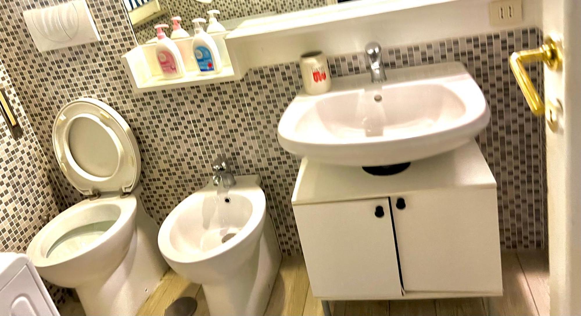 Lovely Art 2 Bedroom Flat Next To Metro Station Lodi * Roma