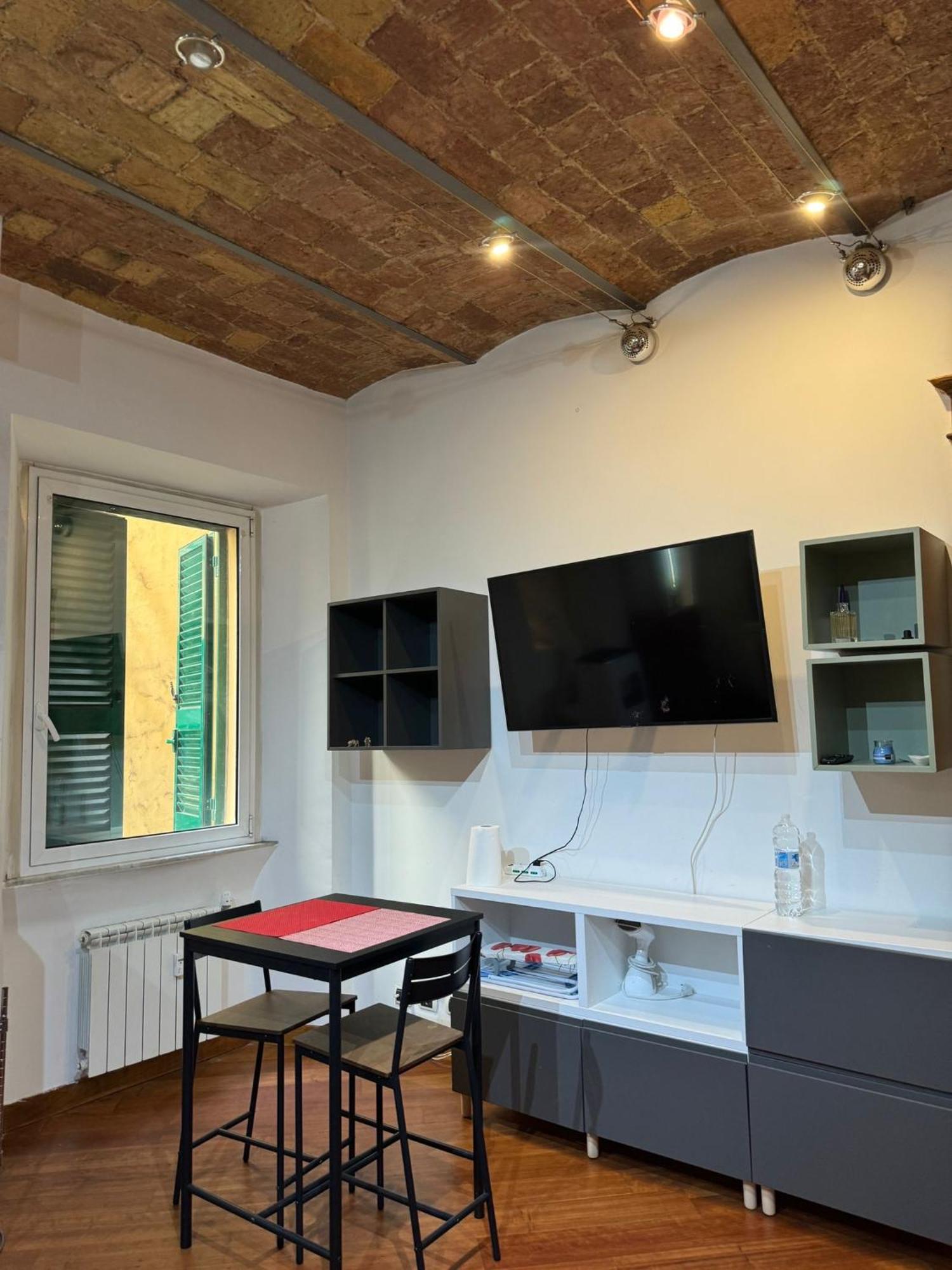 Rome Apartment *