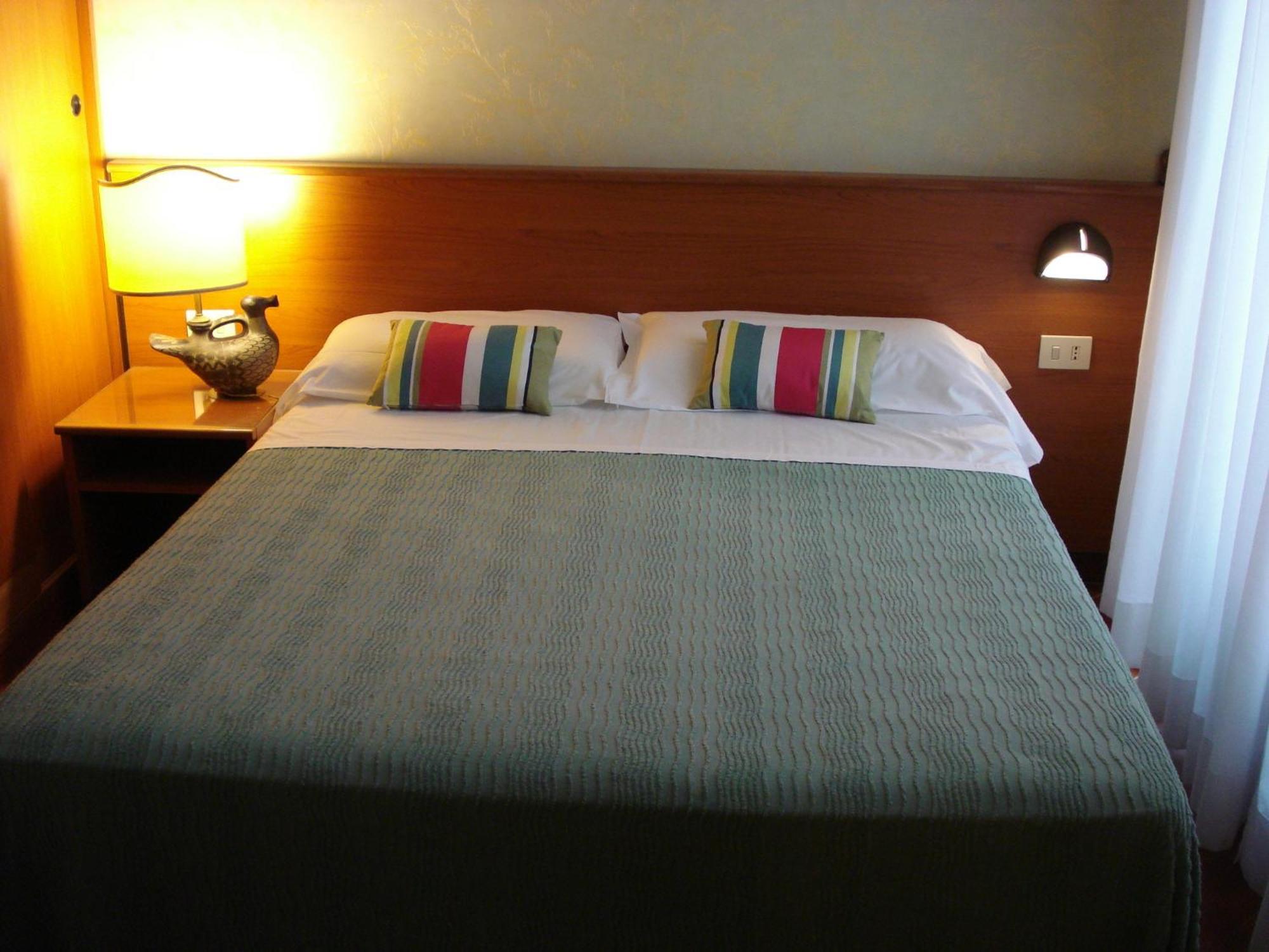 Hotell Hotel Corona