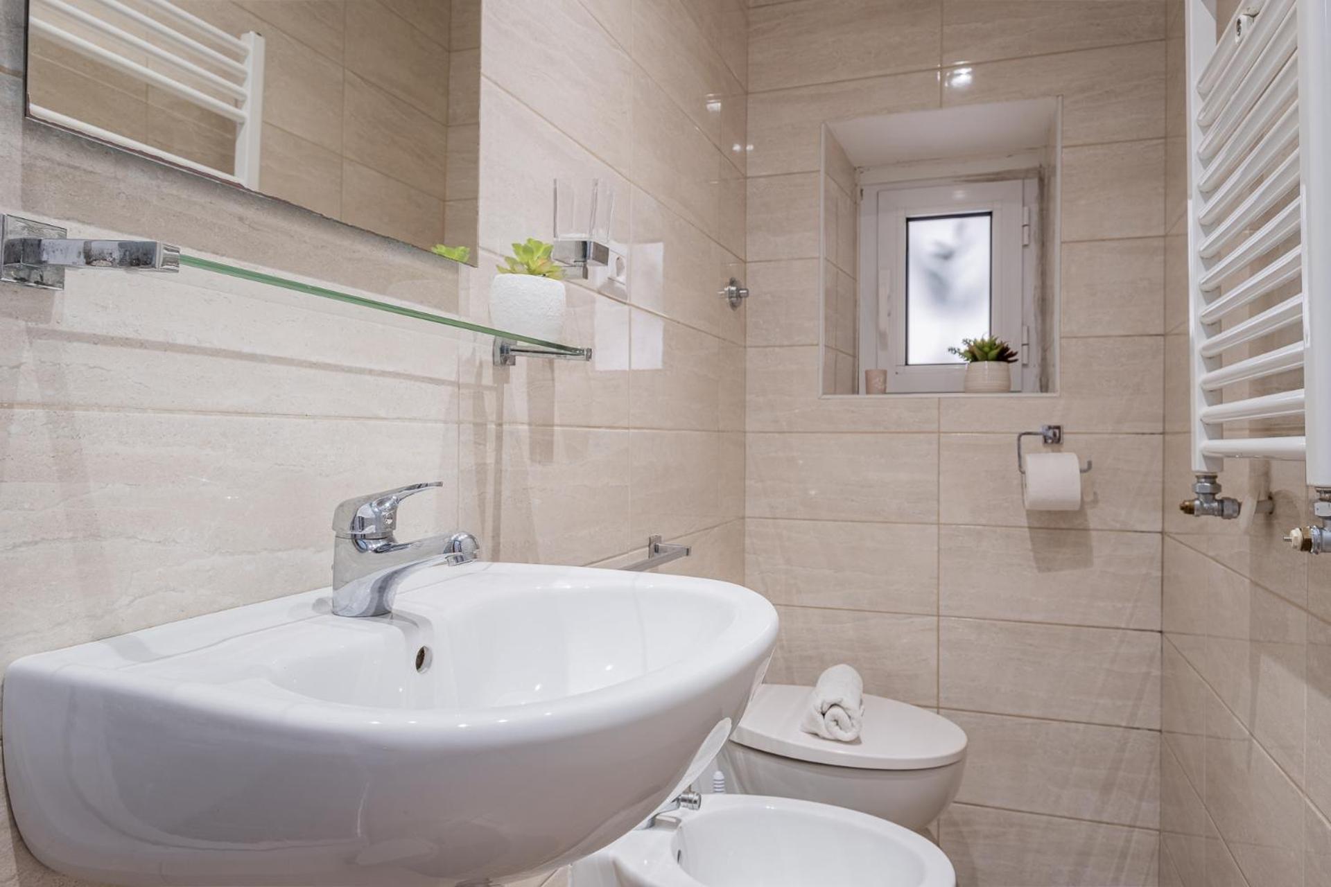 Castel Sant Angelo's Harmonious Apartamento *
