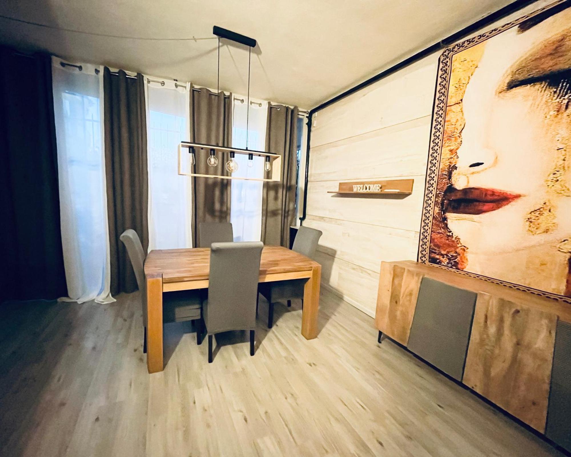 Lux Capannelle Apartamento *