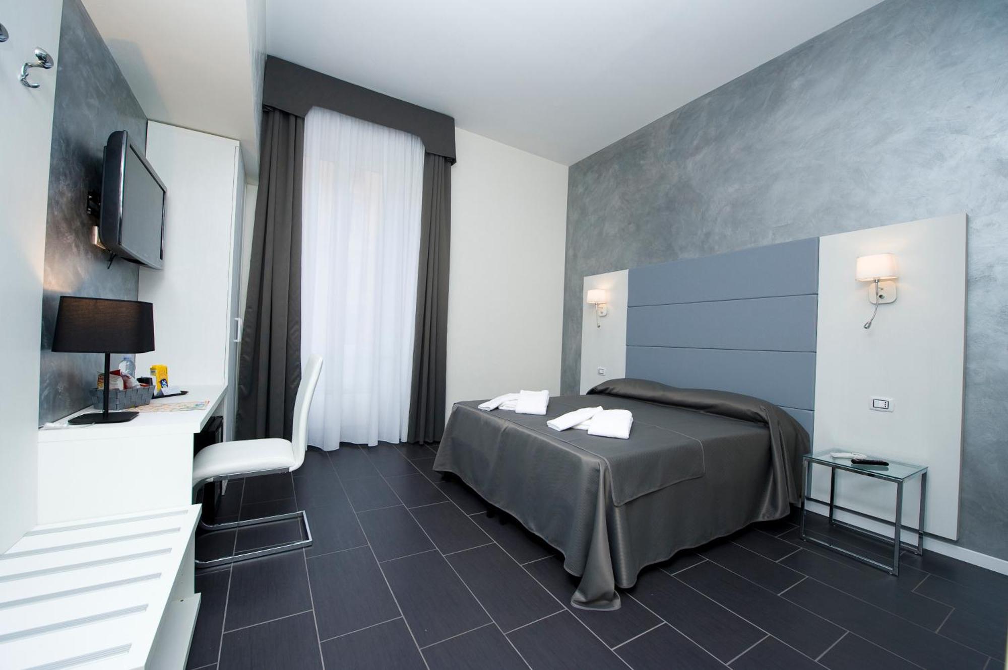 Grey&white * Roma