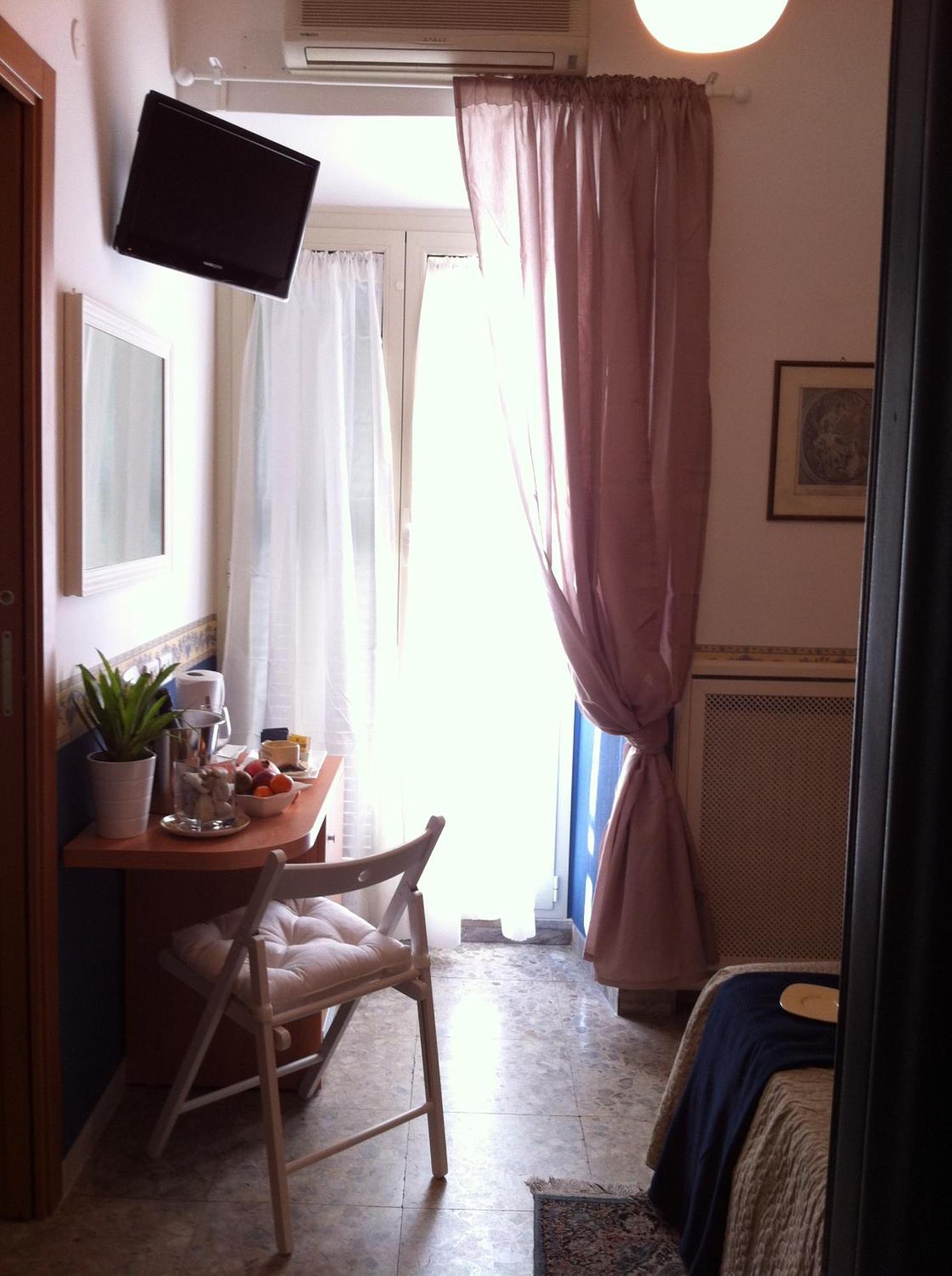 Carmel Hotel 2*