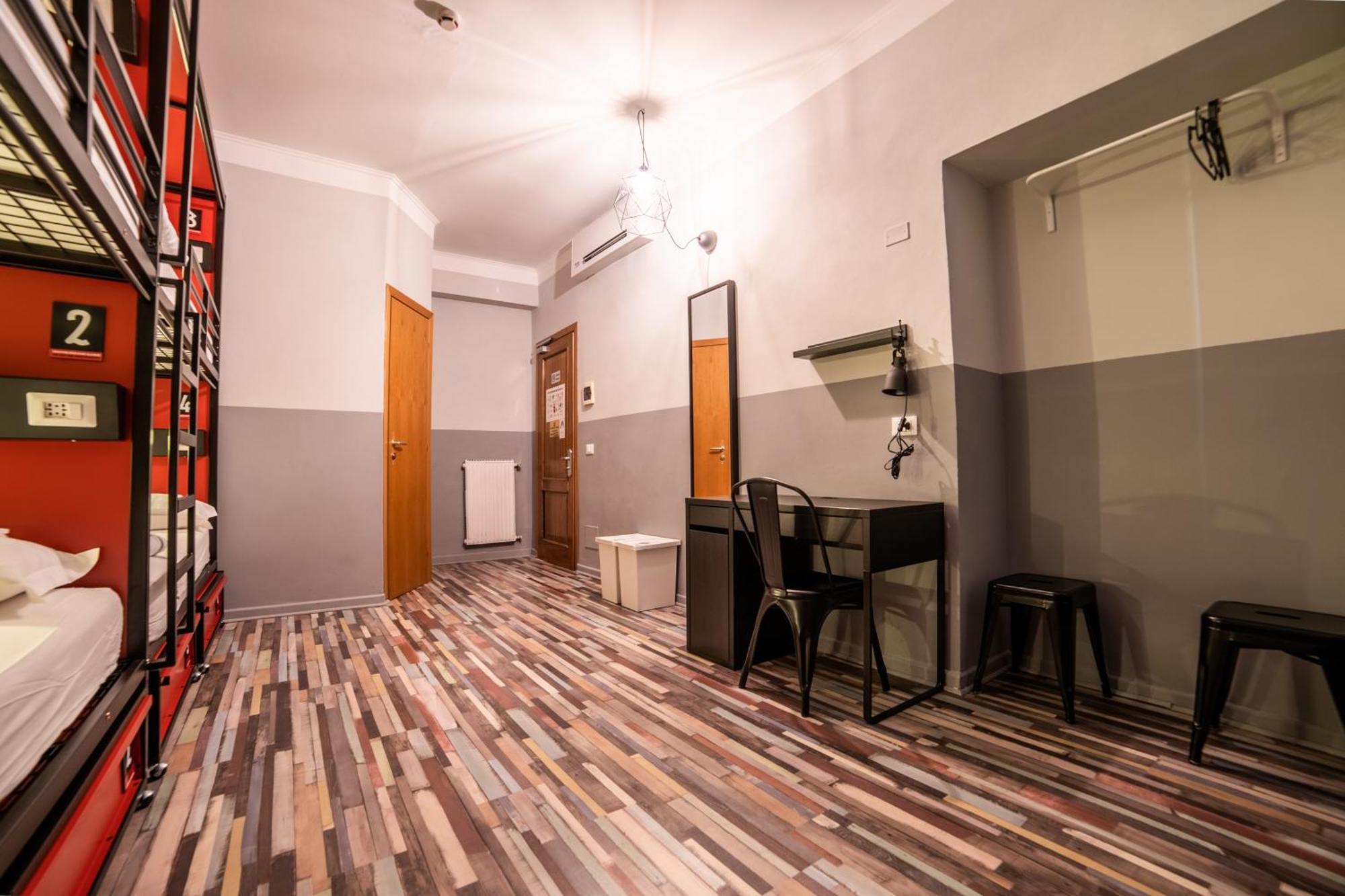 Yellowsquare Albergue