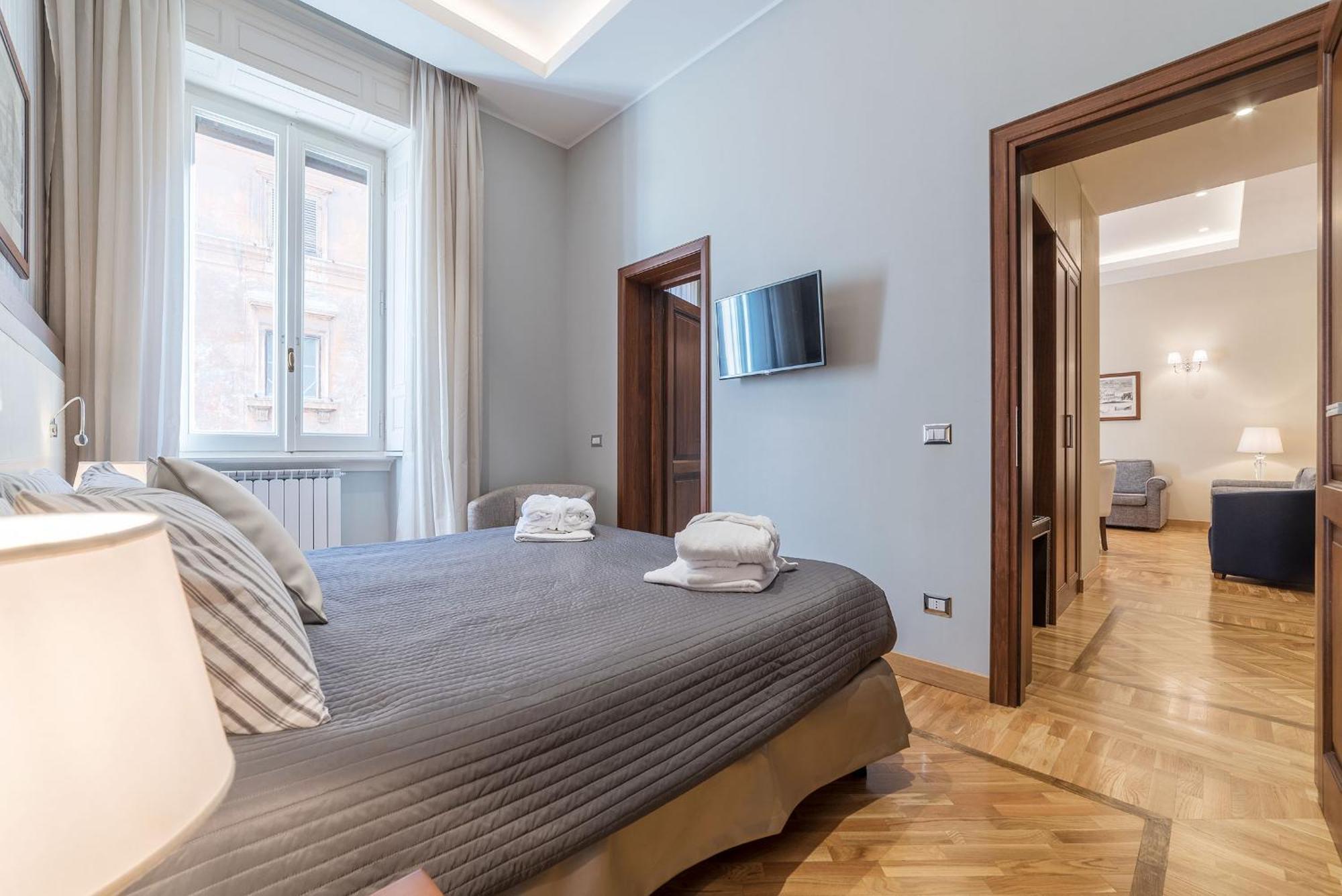 900 Lazio, Emilia & La Corte * Roma