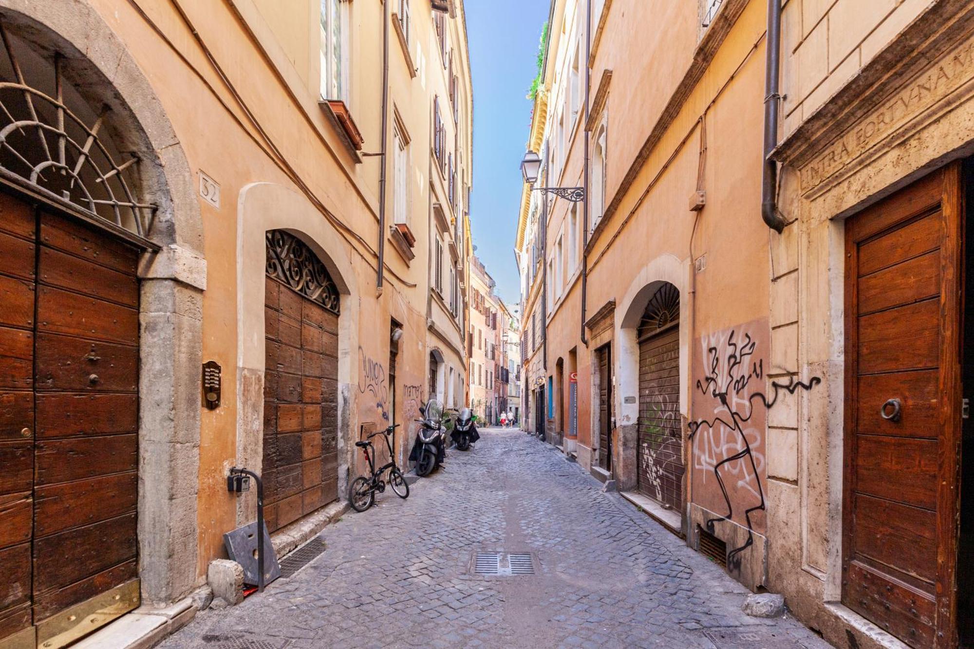 Campo Dei Fiori Historic Apartment *