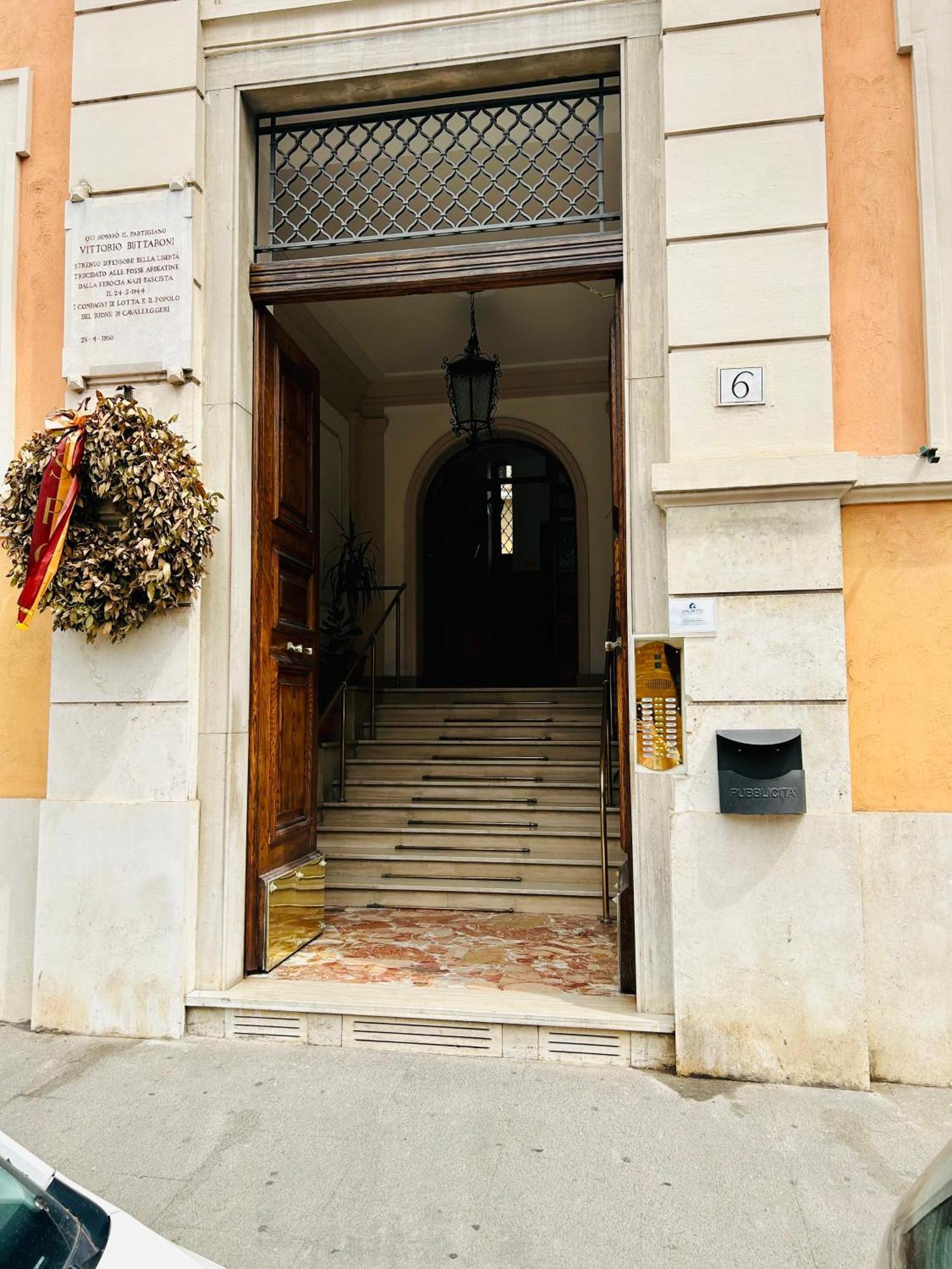 Pensión Sd Vatican *