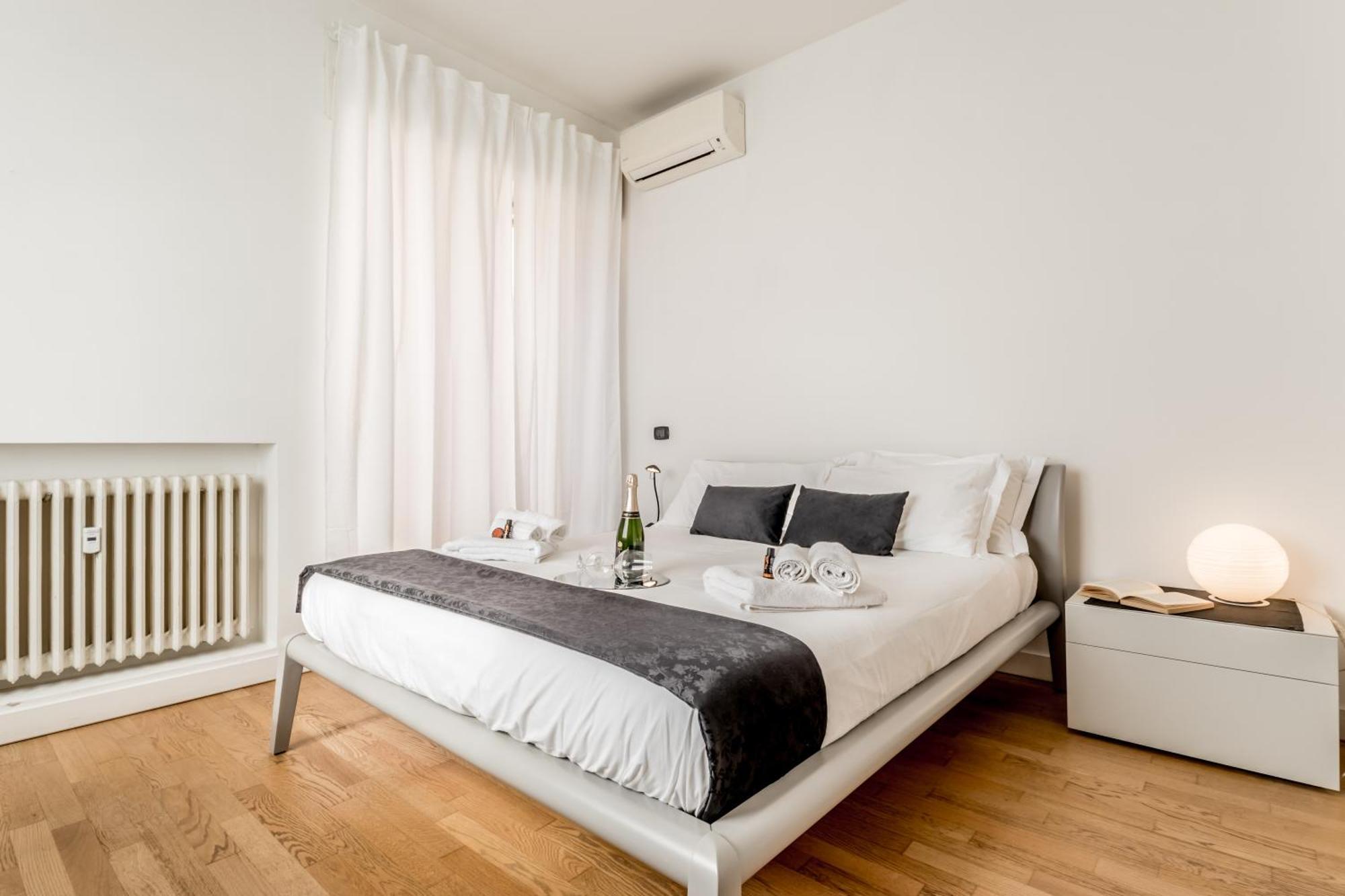 Bbhome Bright And Elegant Metro Libia High Floor Flat