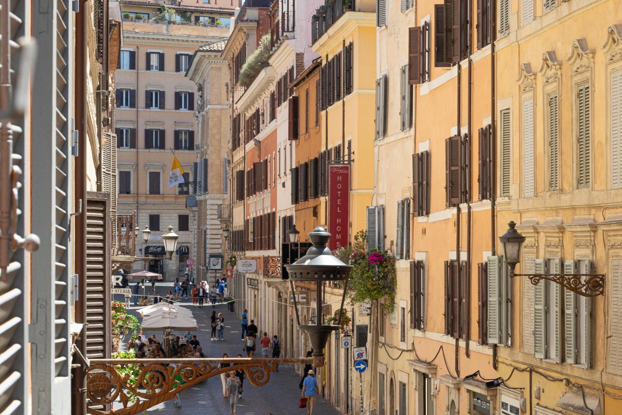 Frattina Atmosphere By In Roma