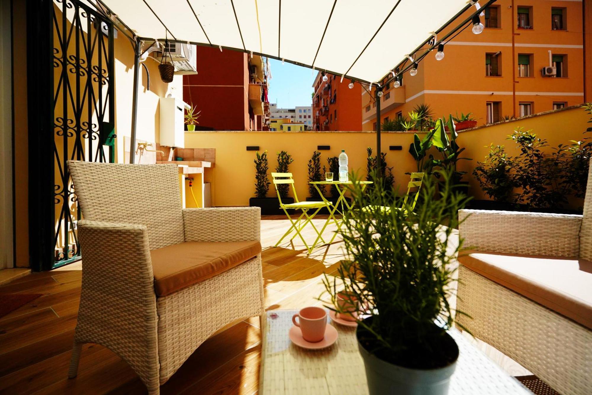 Apartamento Peaceful 2 Bedrooms With Patio, Near Metro A Roma