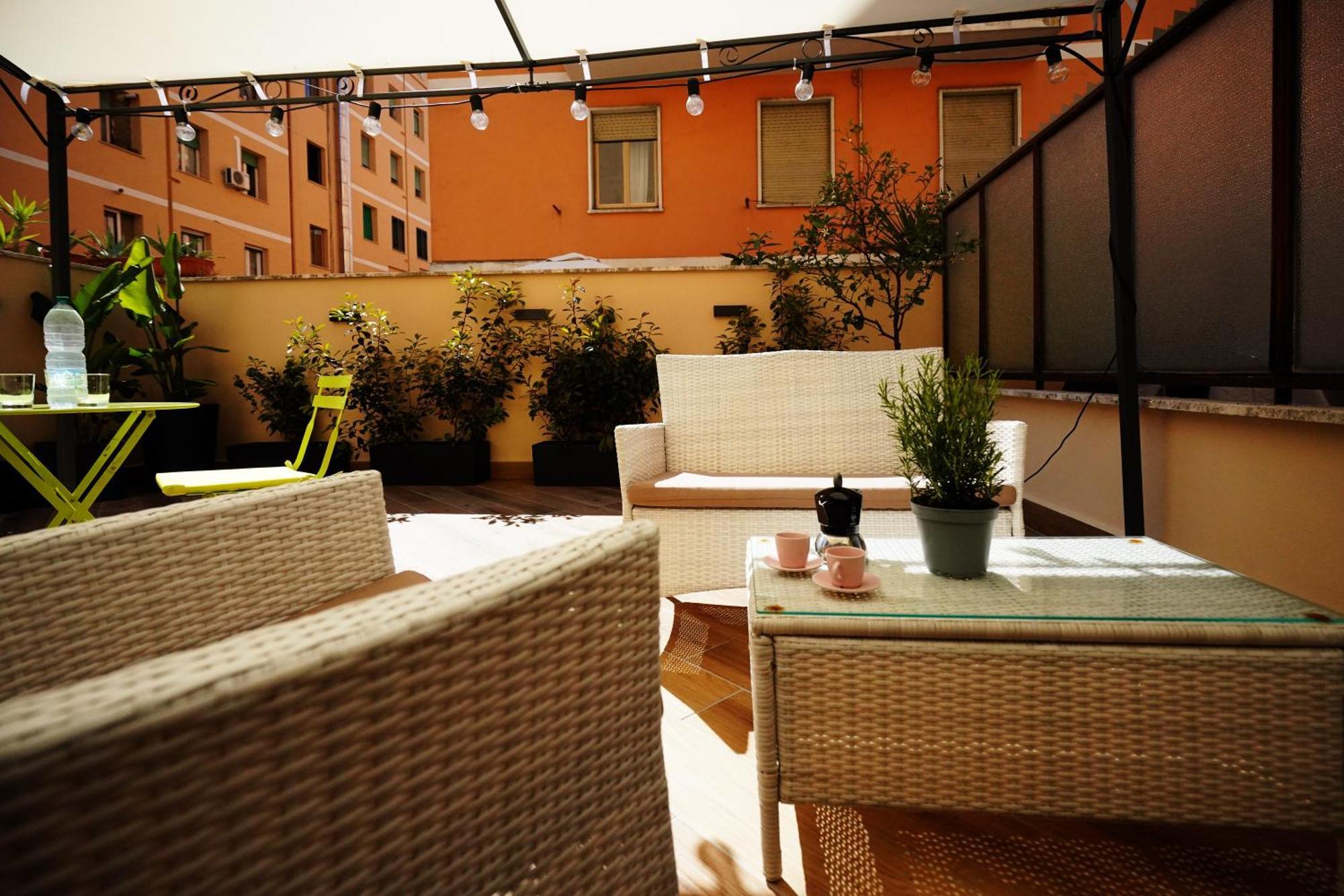 Apartamento Peaceful 2 Bedrooms With Patio, Near Metro A Roma