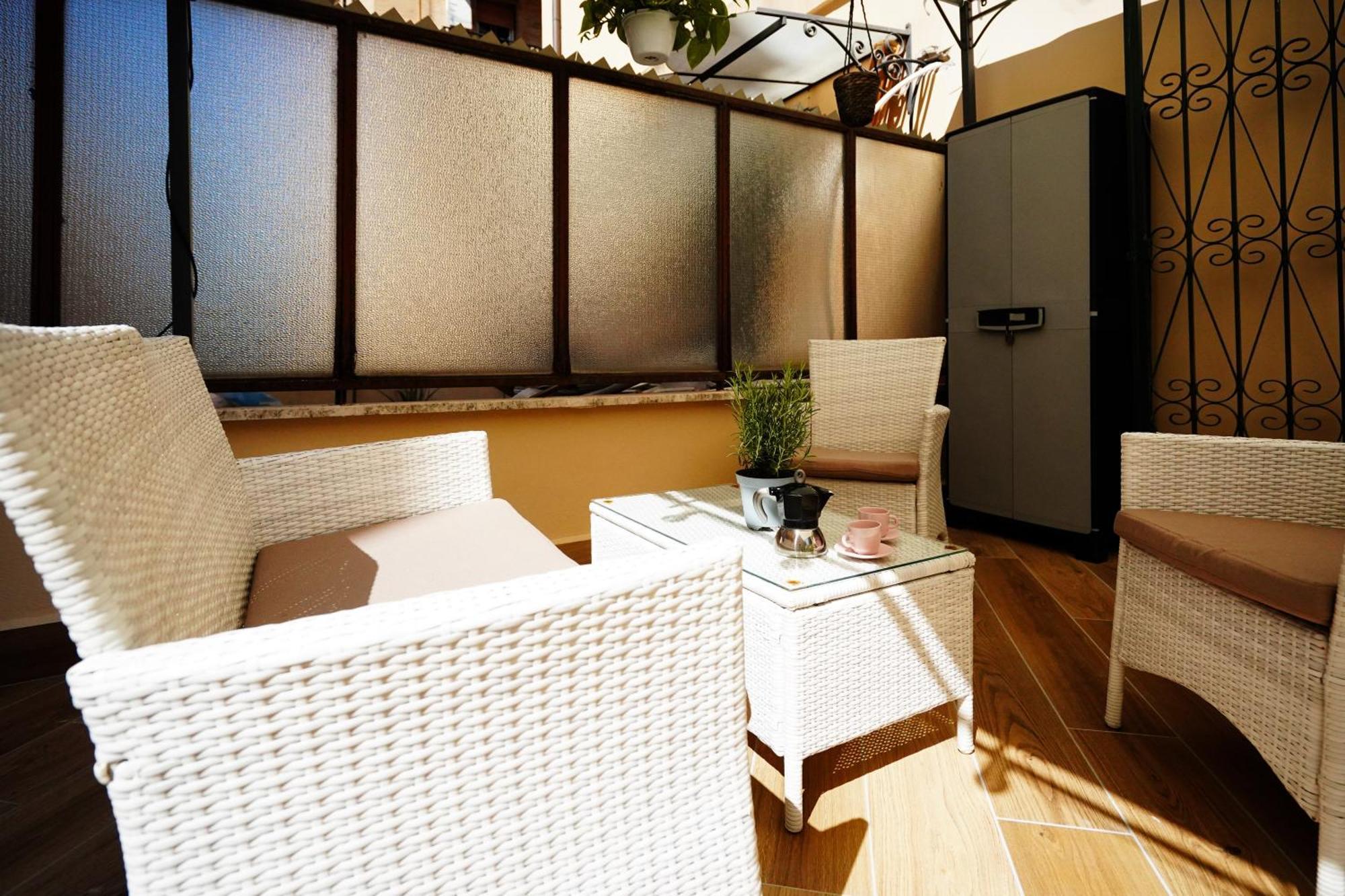Peaceful 2 Bedrooms With Patio, Near Metro A Apartamento