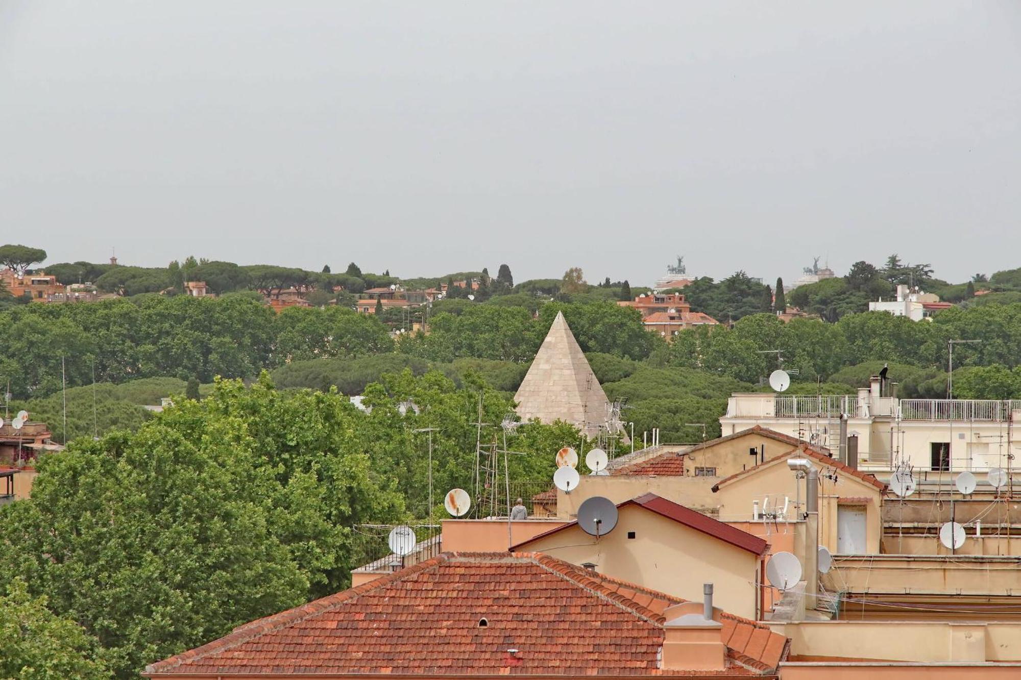 Ostiense By Halldis * Roma