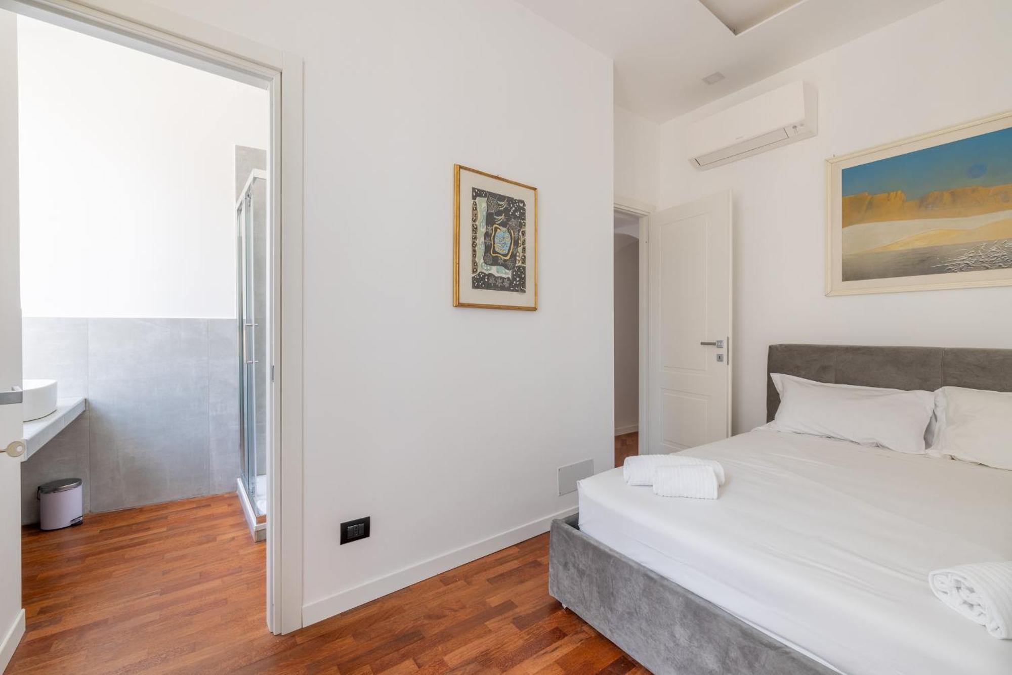 Cavour 211 - B&d * Rome