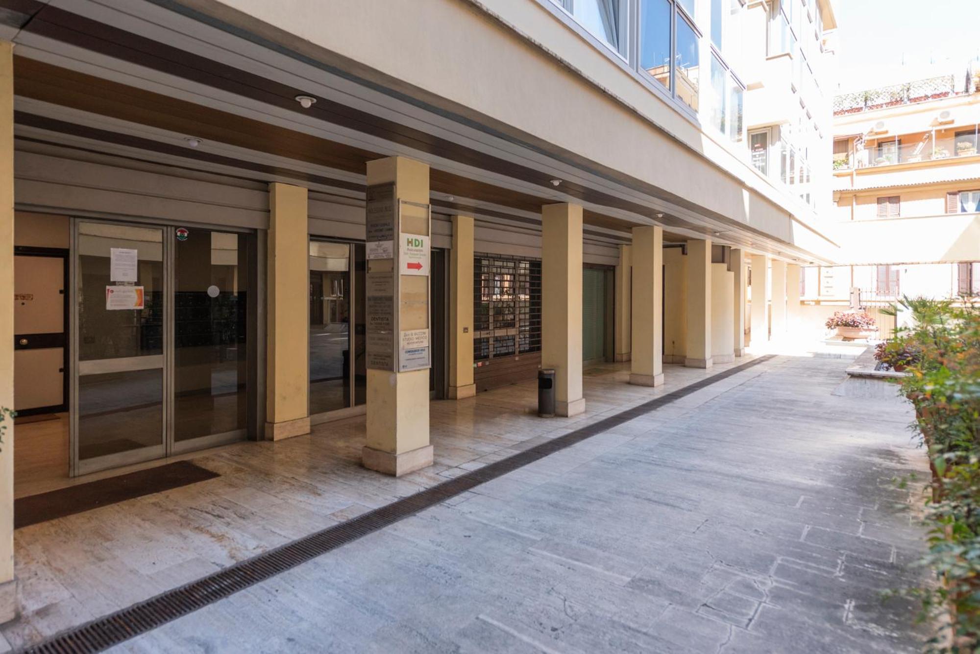 Saint John Gallery * Roma