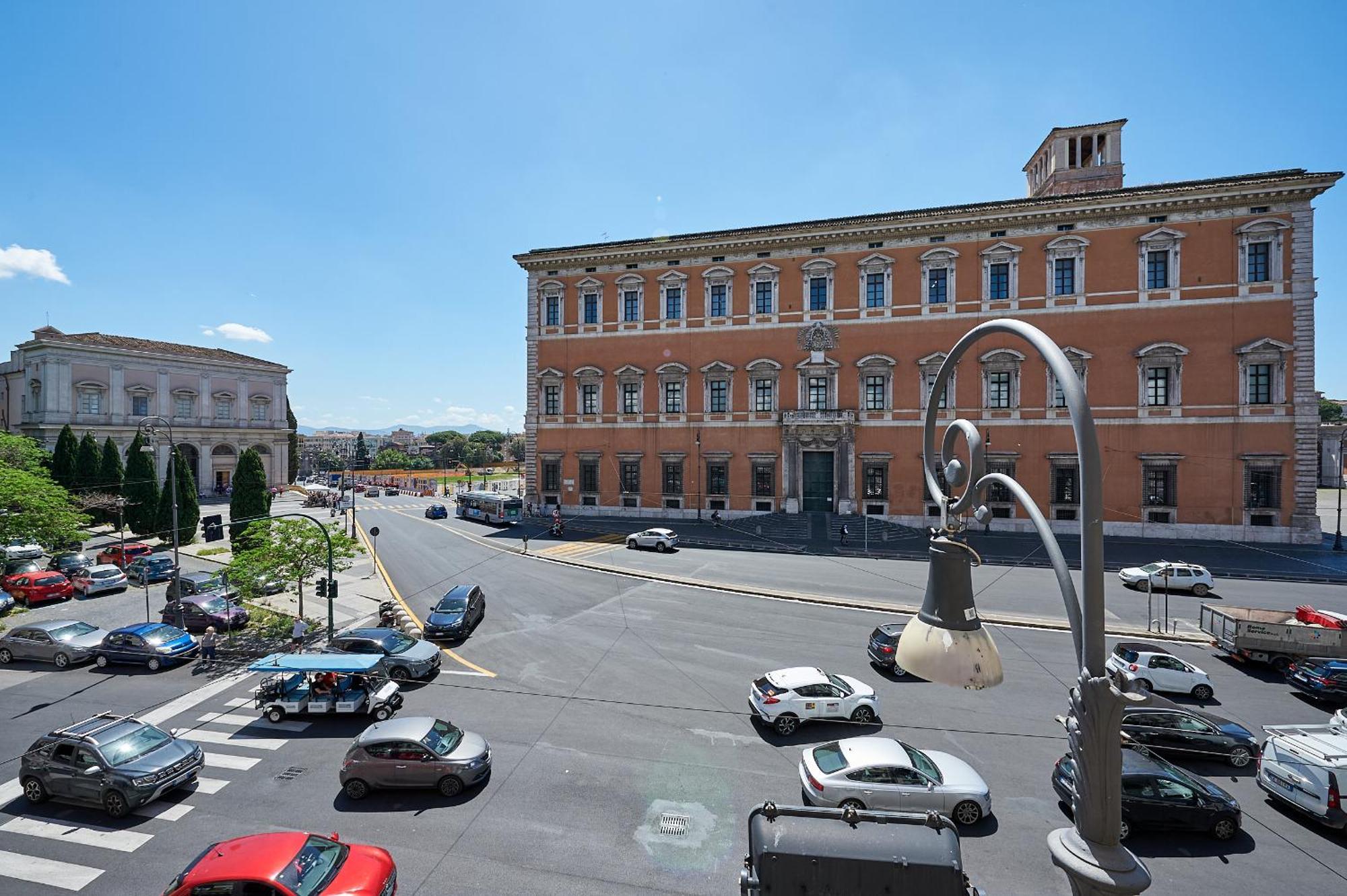 Irex Shining Near Colosseo Apartment *