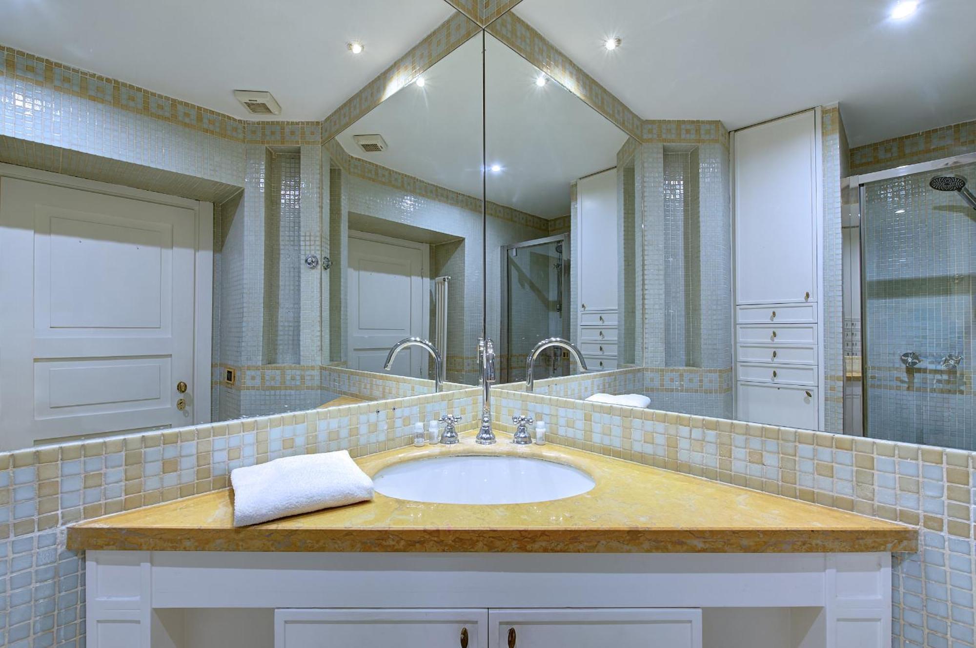 Apartment Irex Shining Near Colosseo Rom