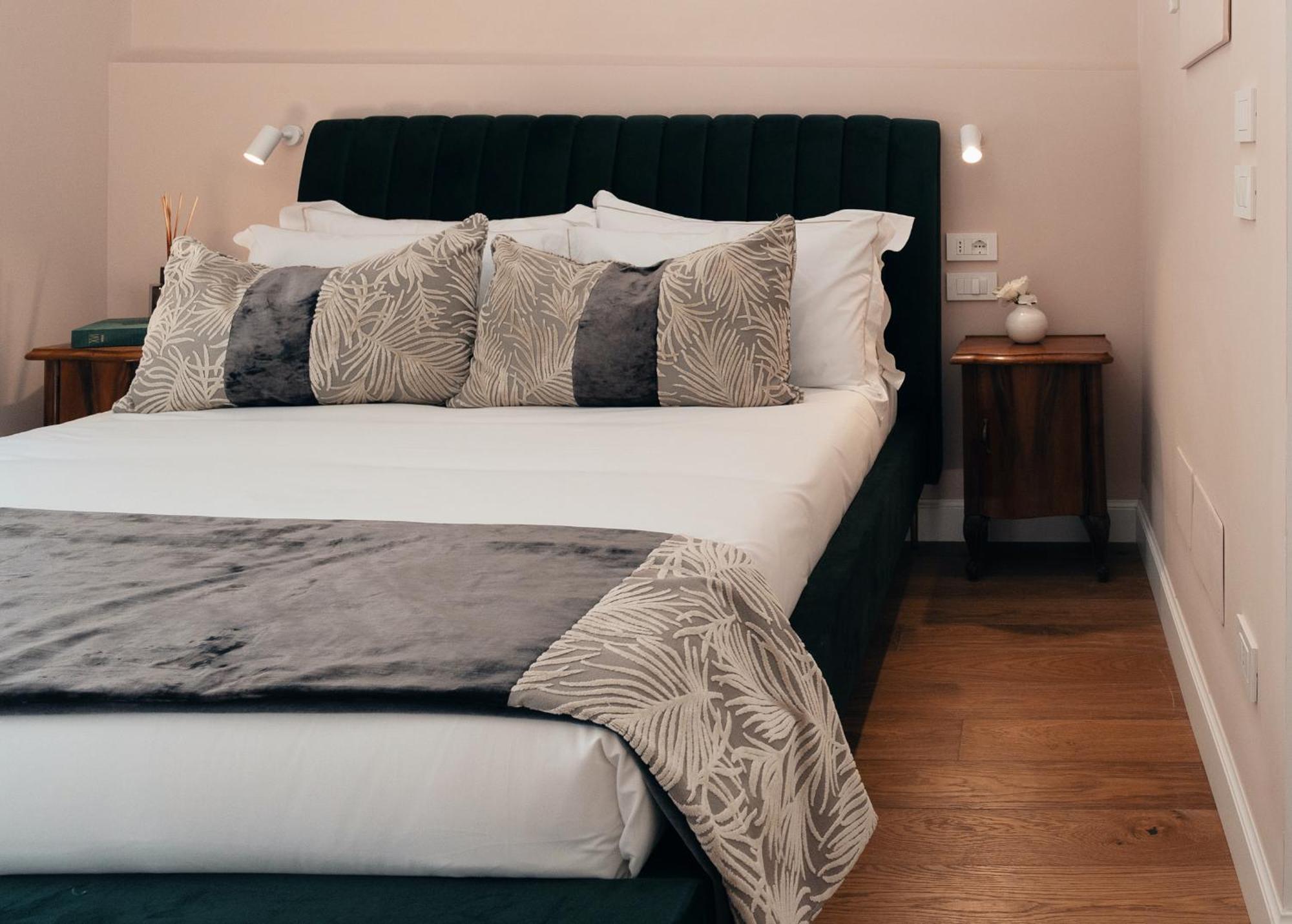 Naman Hotellerie - Monti Pensión Roma
