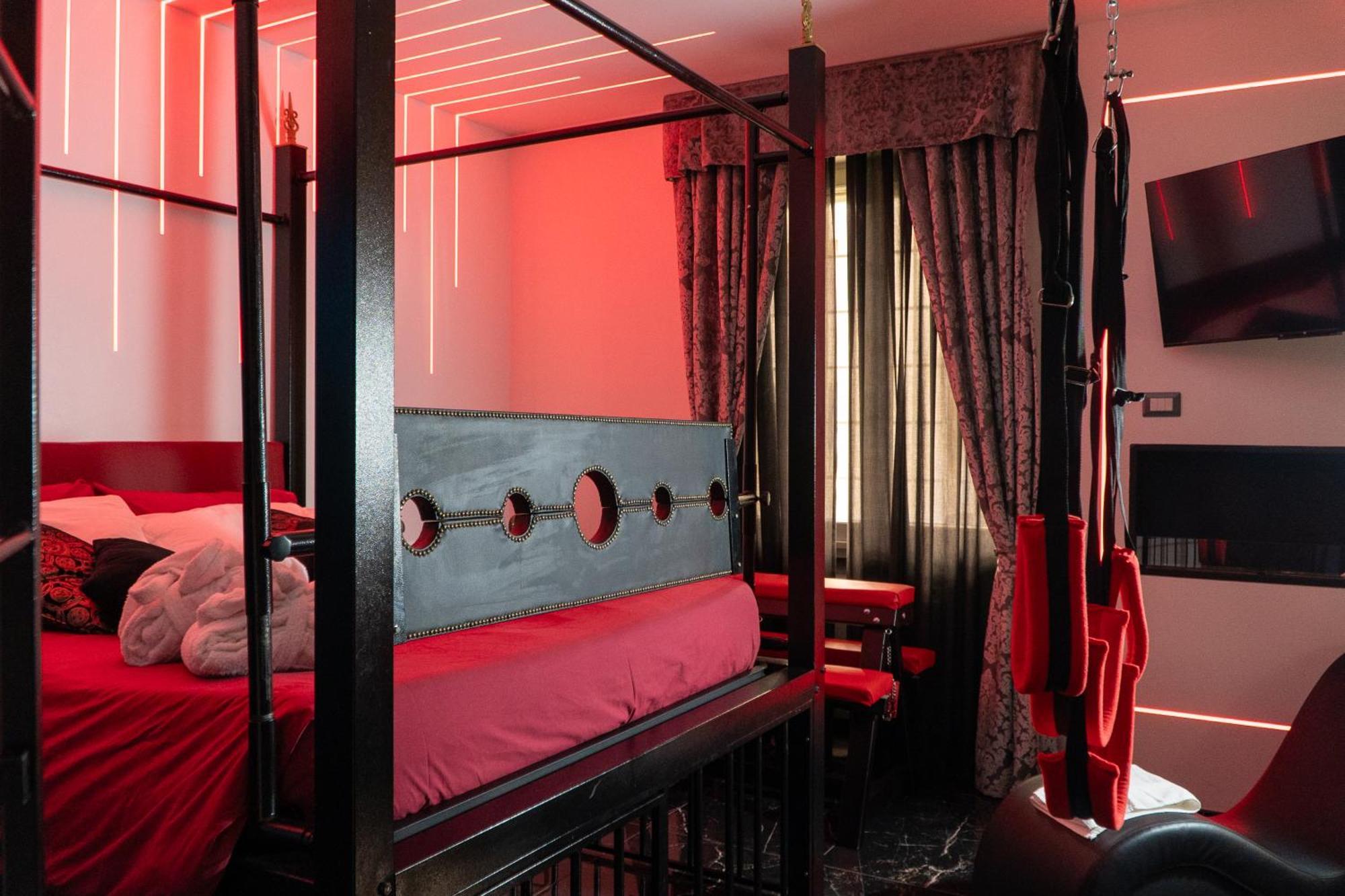 Luxury Bdsm Guest house *