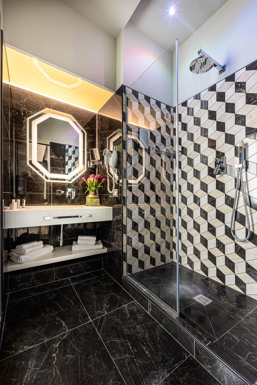 Dharma Luxury Hotell