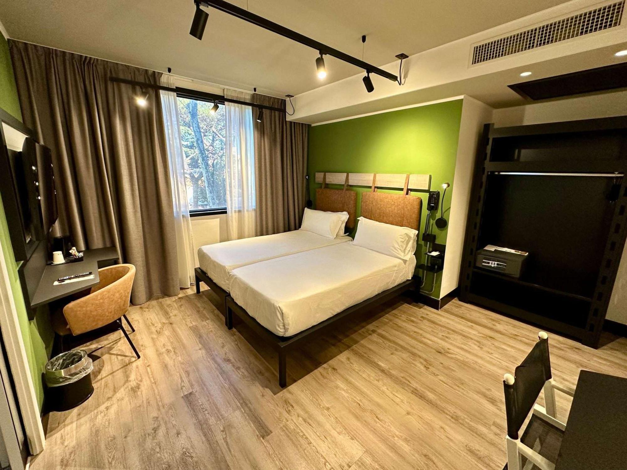 Hotel Movie Movie Rom