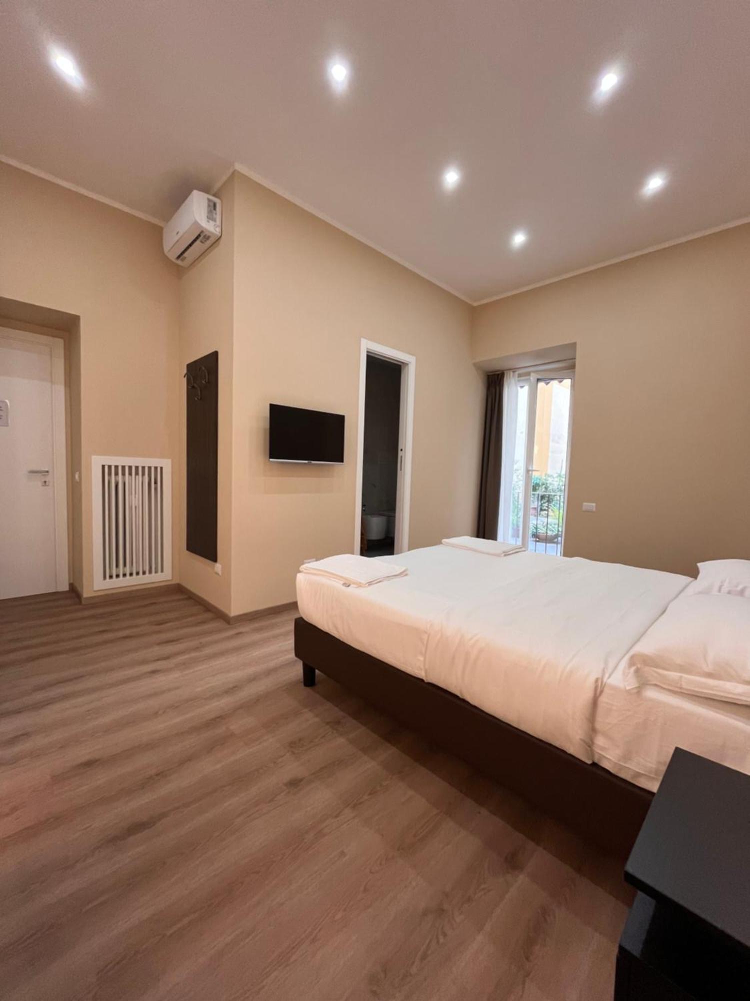 Colosseum Deluxe Guest house