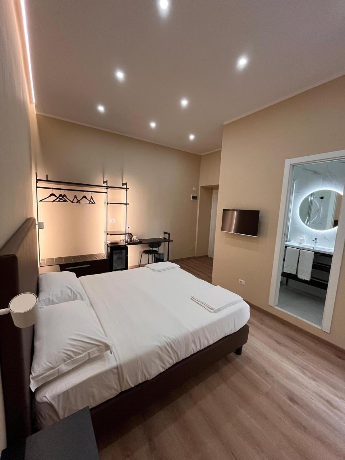 Colosseum Deluxe Guest house