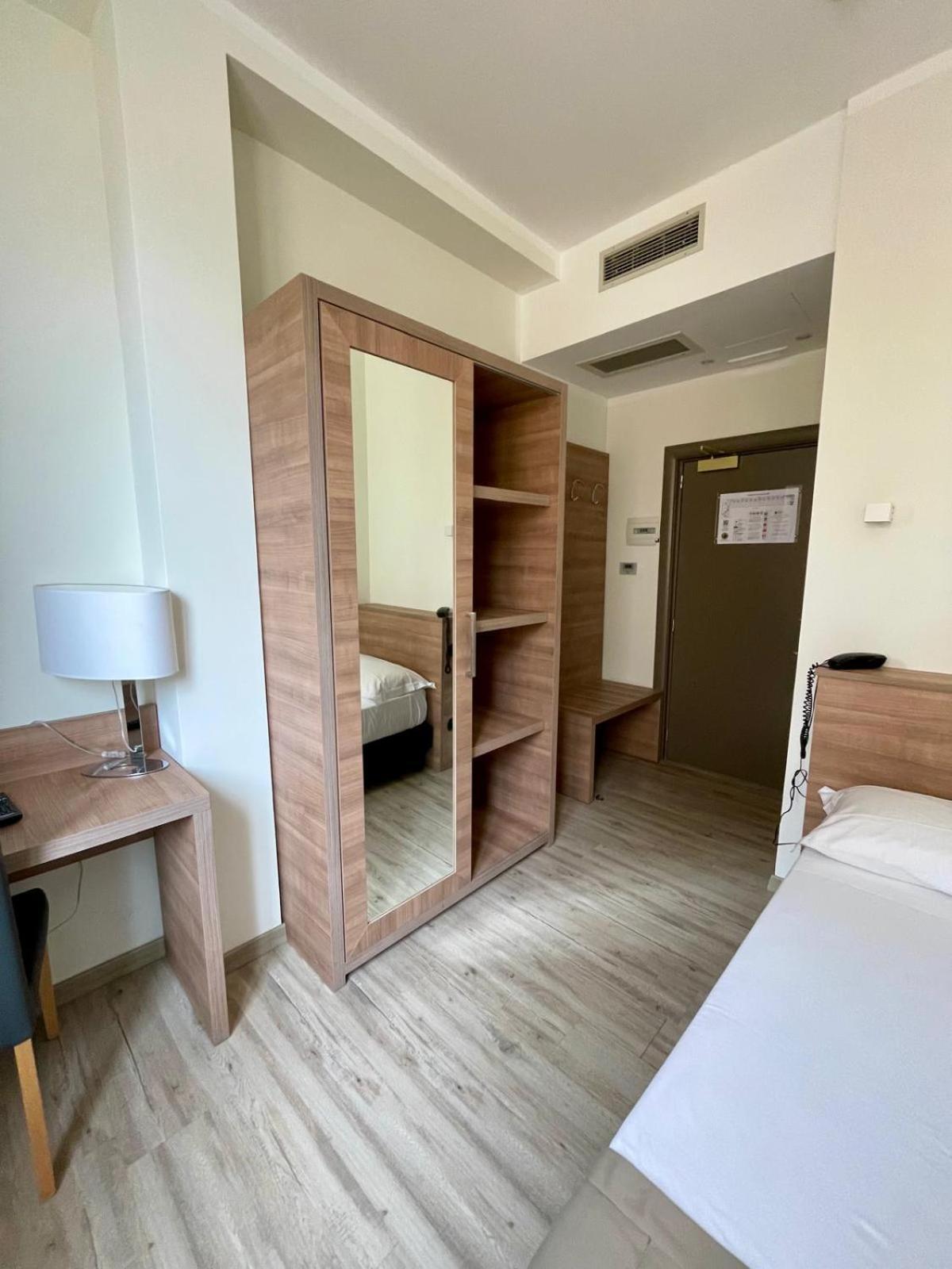 Casa Per Ferie Santa Maria Alle Fornaci Hotel Roma
