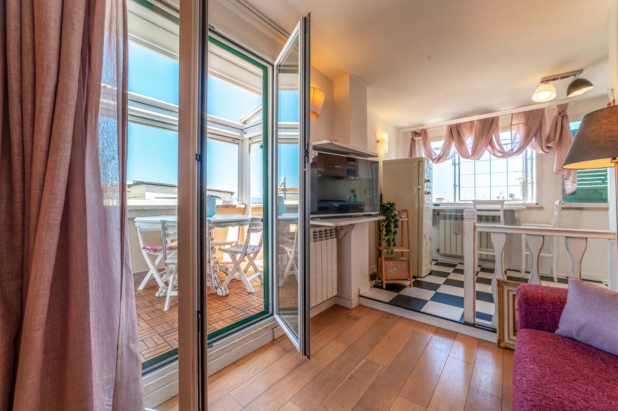 Cozy Penthouse With Terrace And View Apartamento Roma