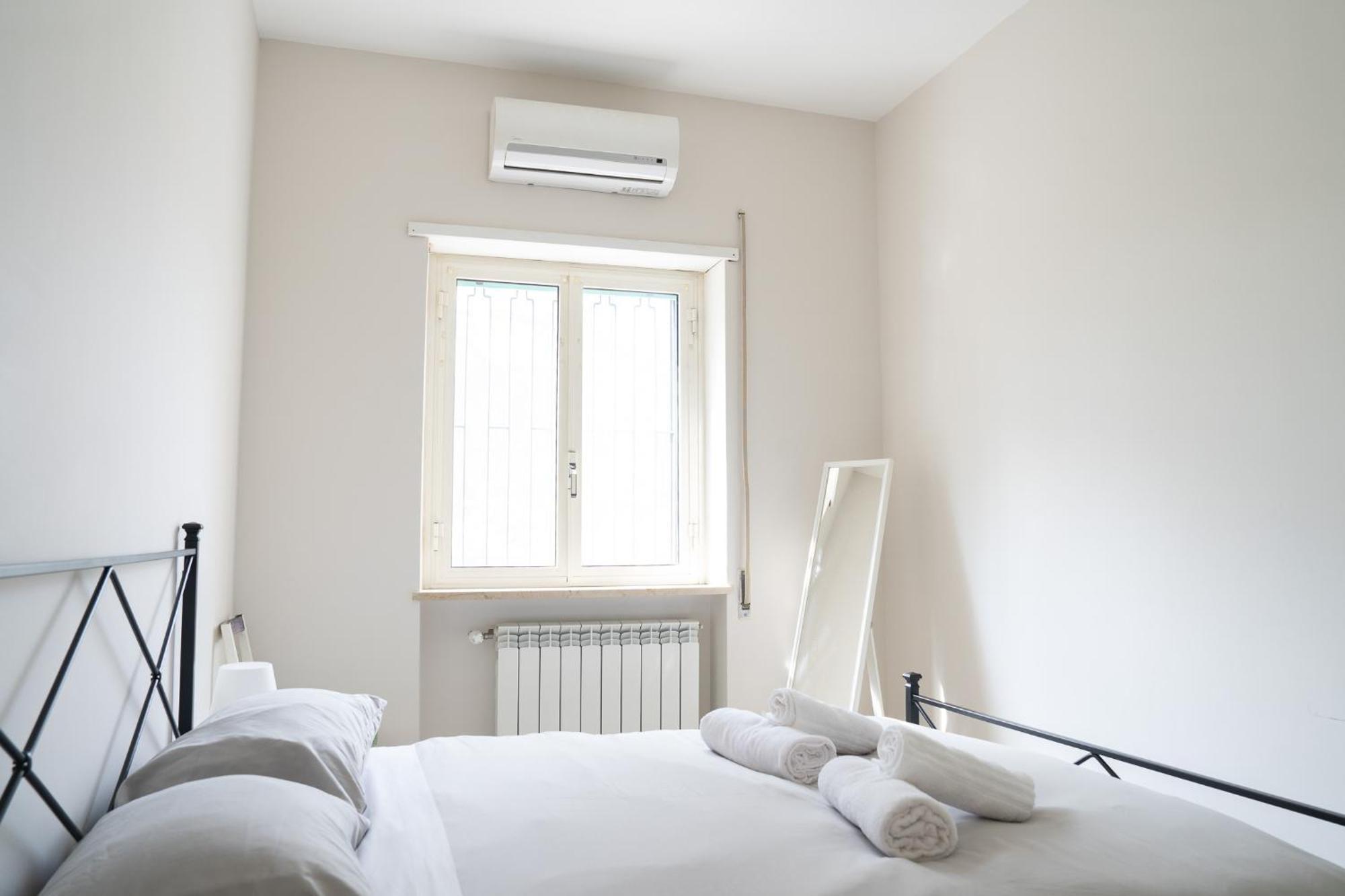 Vatican 4 Bedroom With Private Parking Apartment