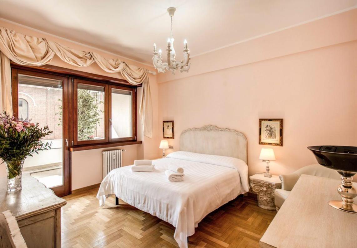 La Dolce Of Via Veneto - Prestigious With Wonderful Terrace In The Historic Center Apartamento