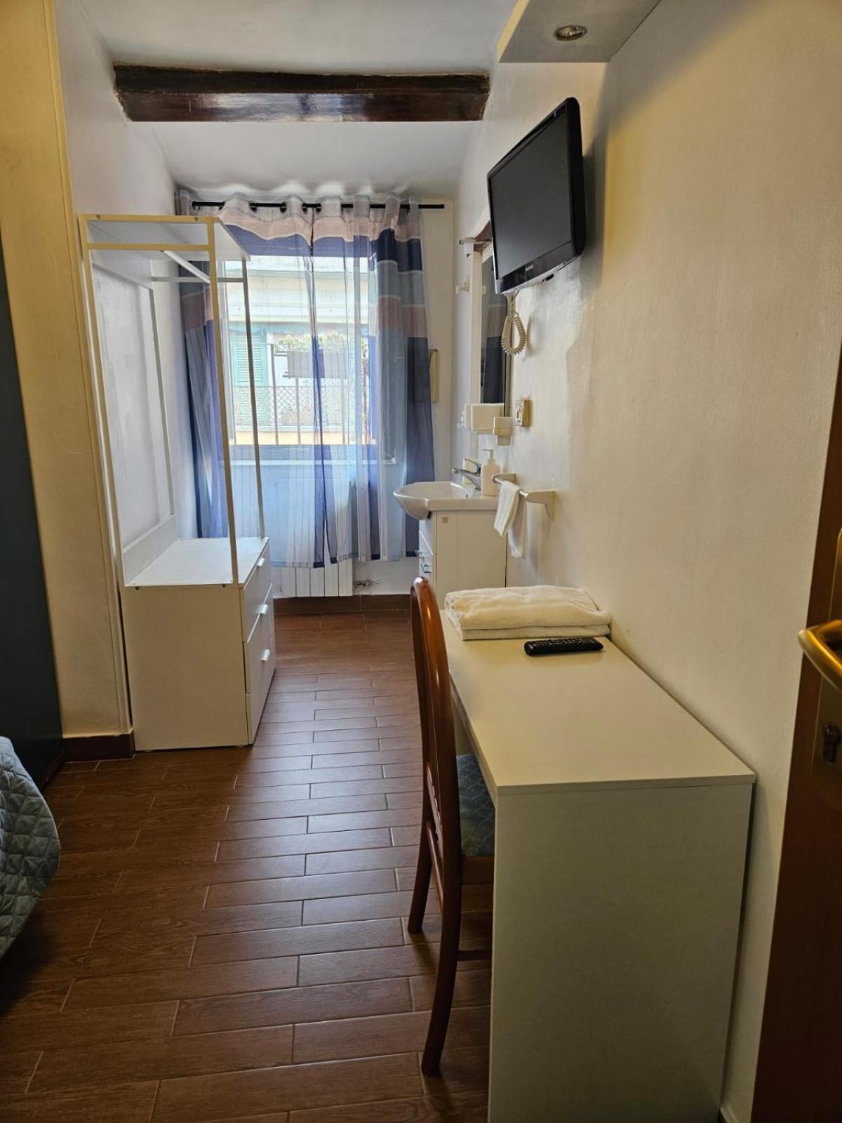 Julia Hotel