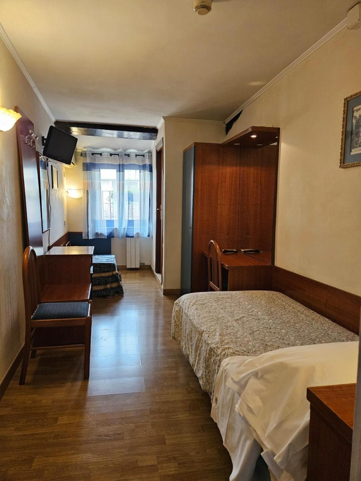 Julia Hotel