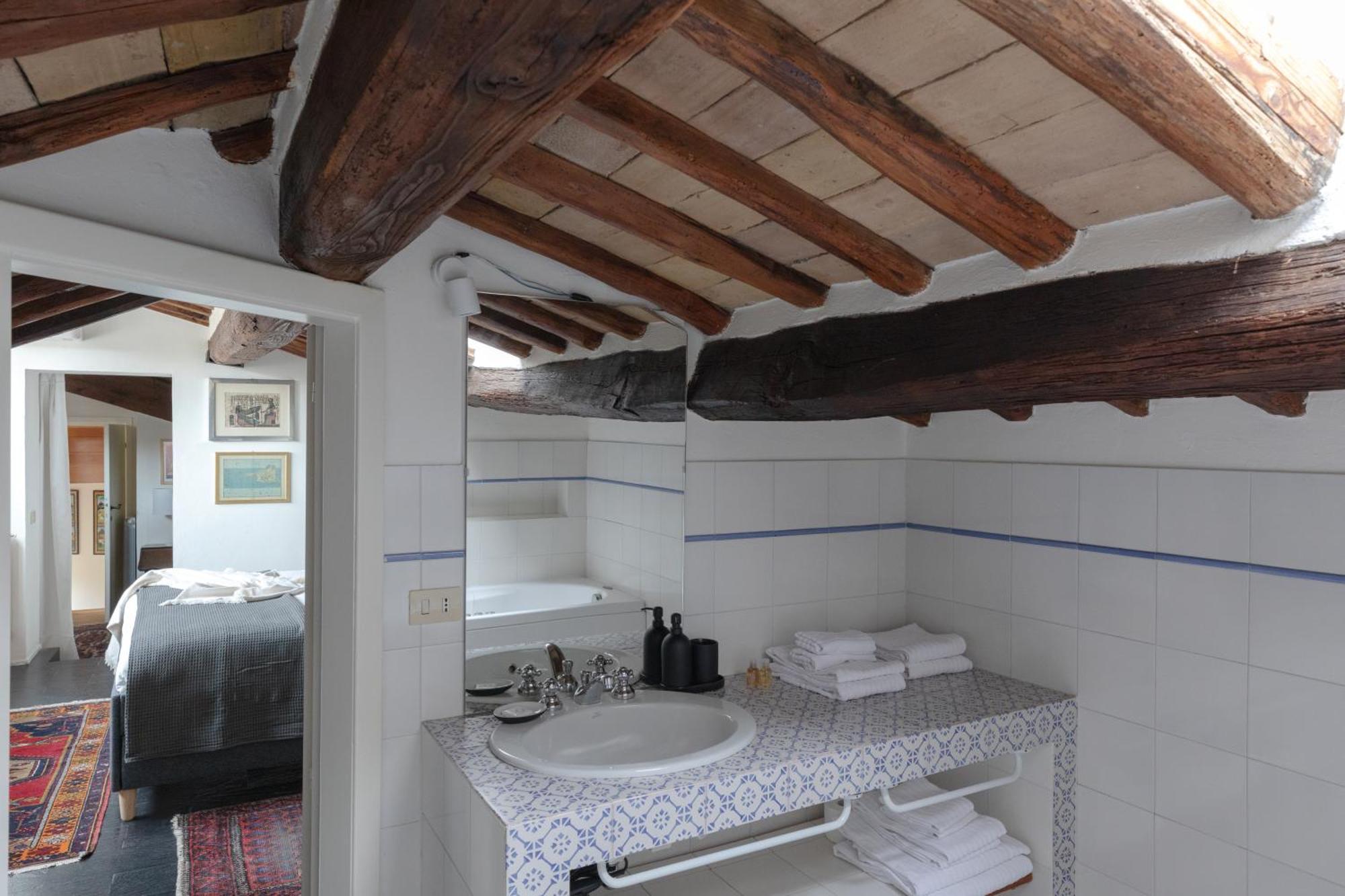 Classic And Chic In Trastevere Apartment