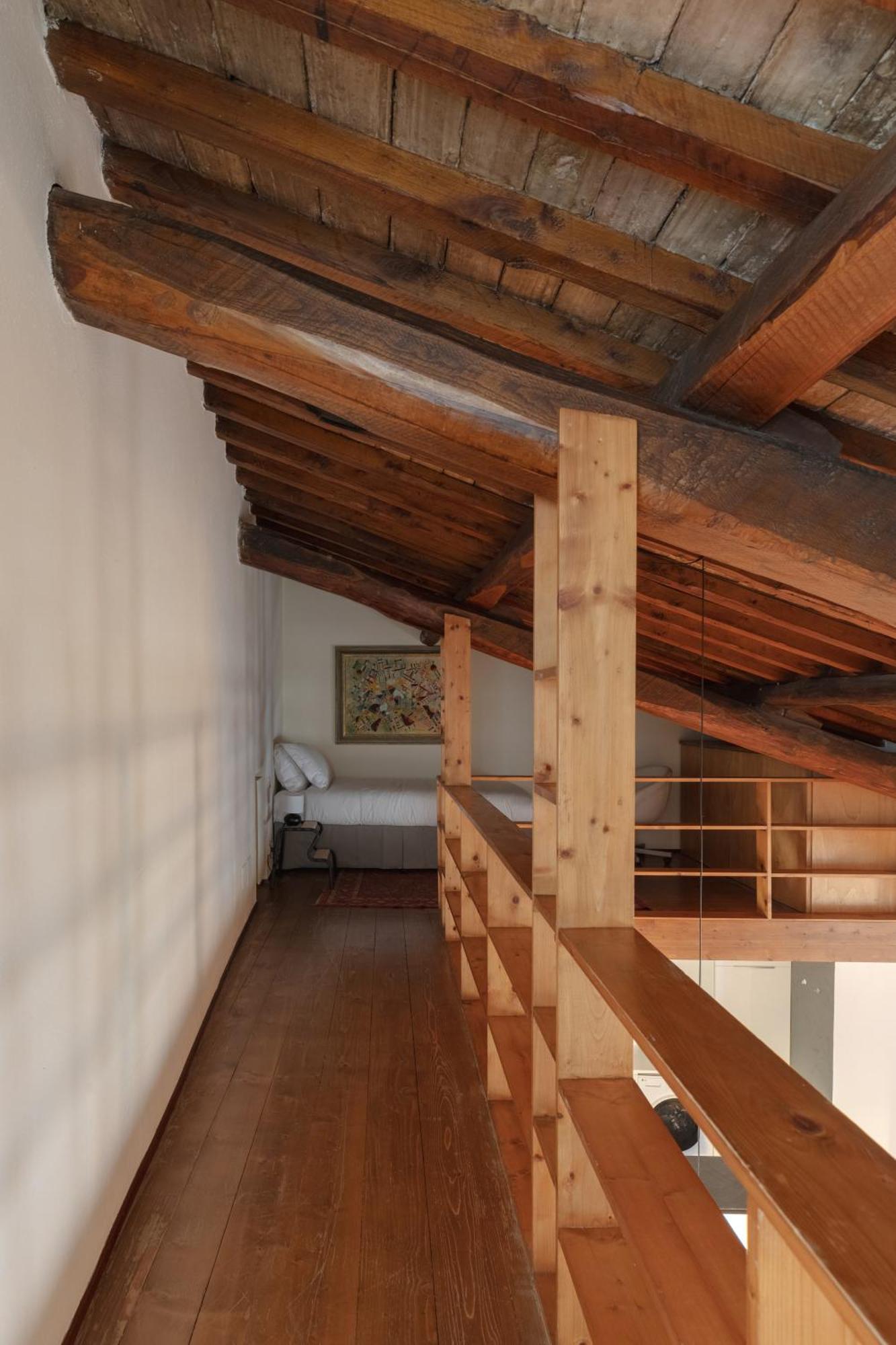 Classic And Chic In Trastevere Apartment