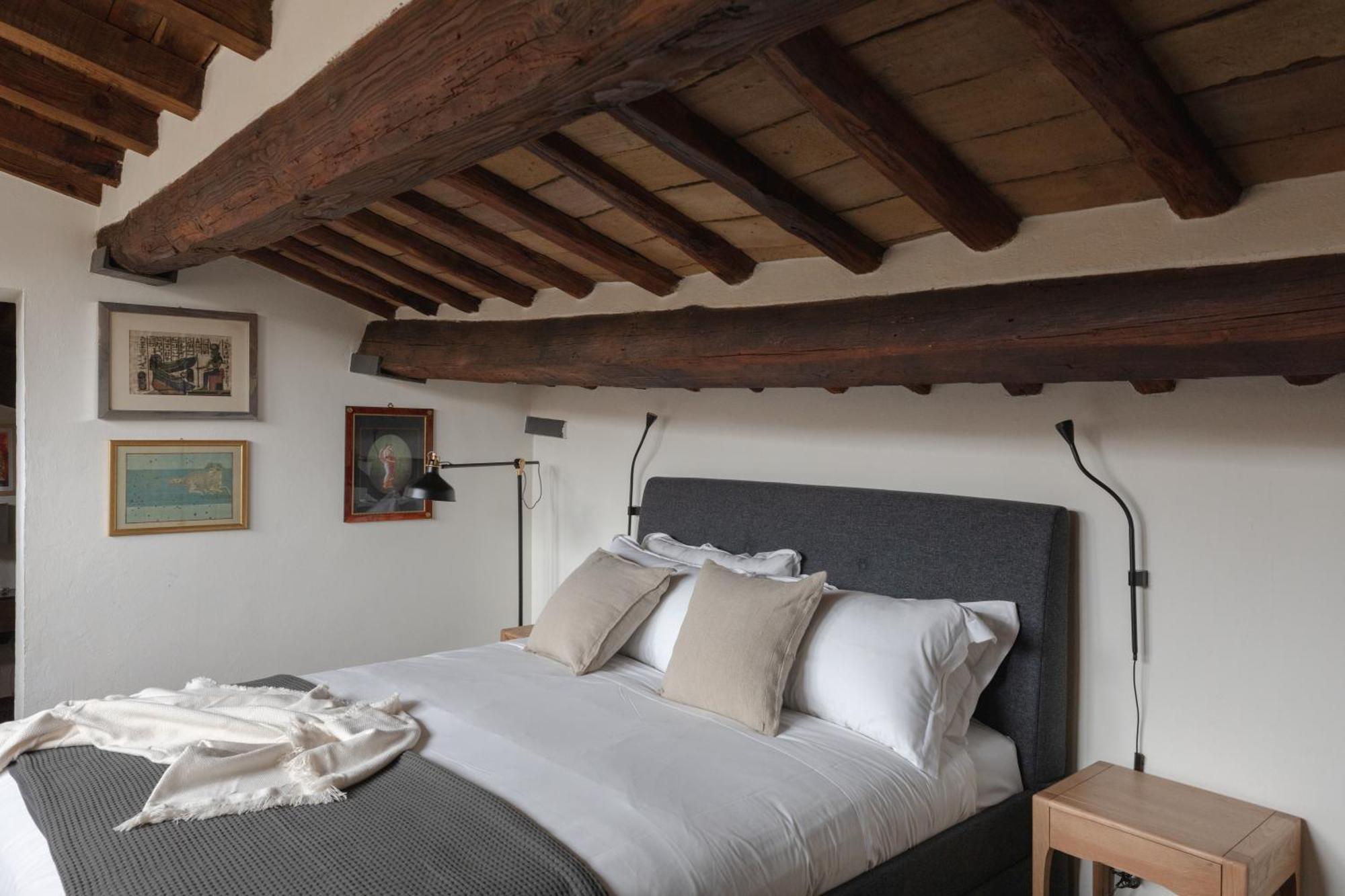 Classic And Chic In Trastevere Roma