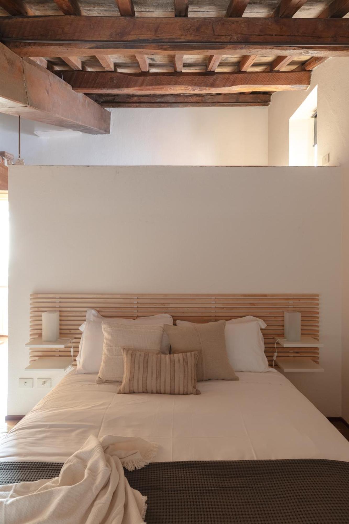 Classic And Chic In Trastevere Apartment