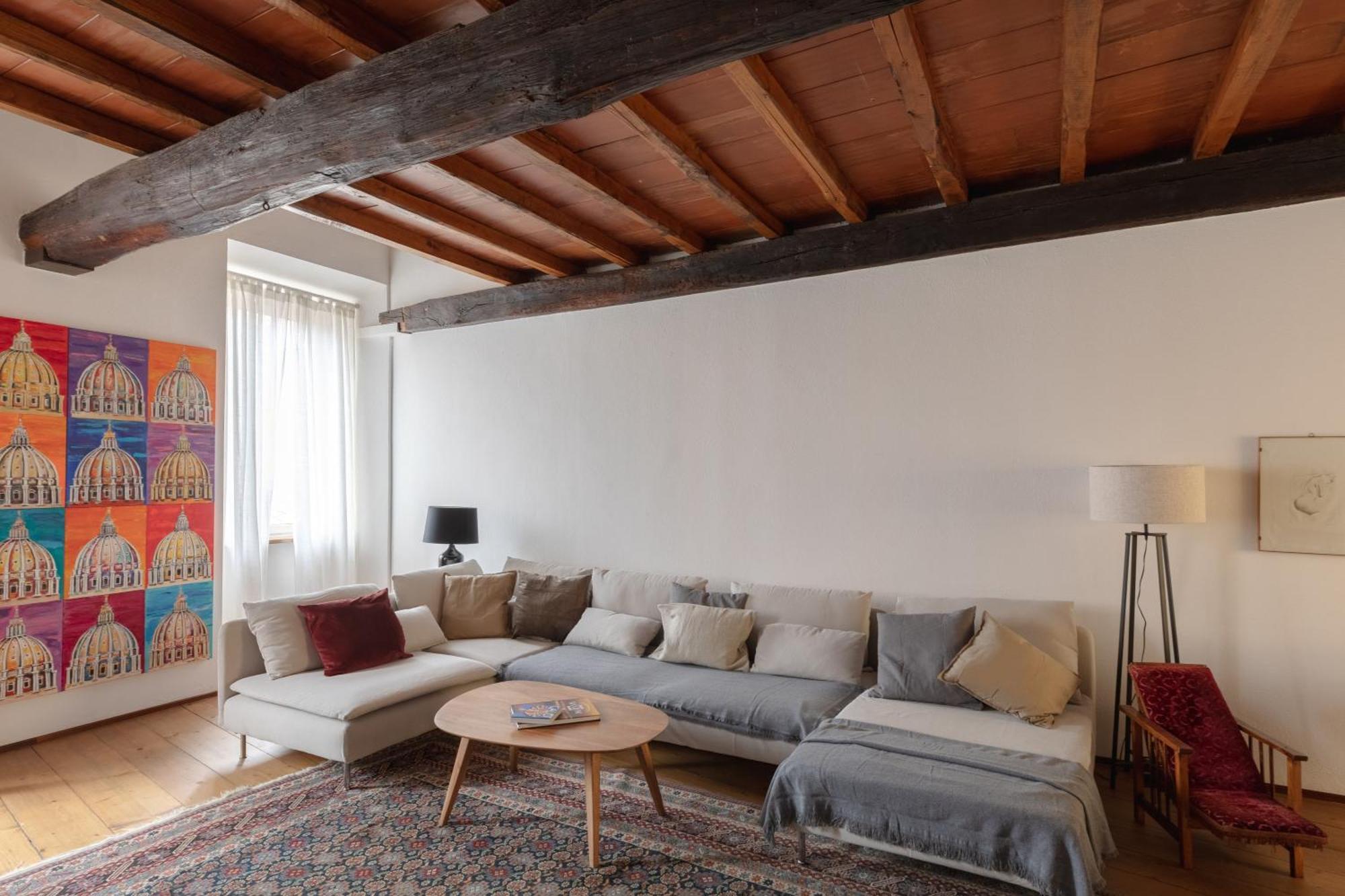 Classic And Chic In Trastevere Apartment