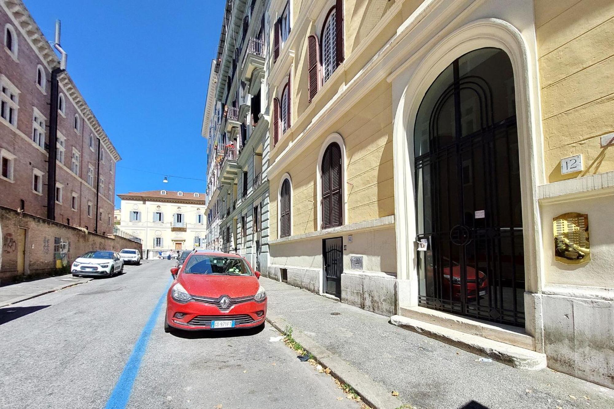 1 Bd With Balcony San Giovanni By Halldis Apartment Rom