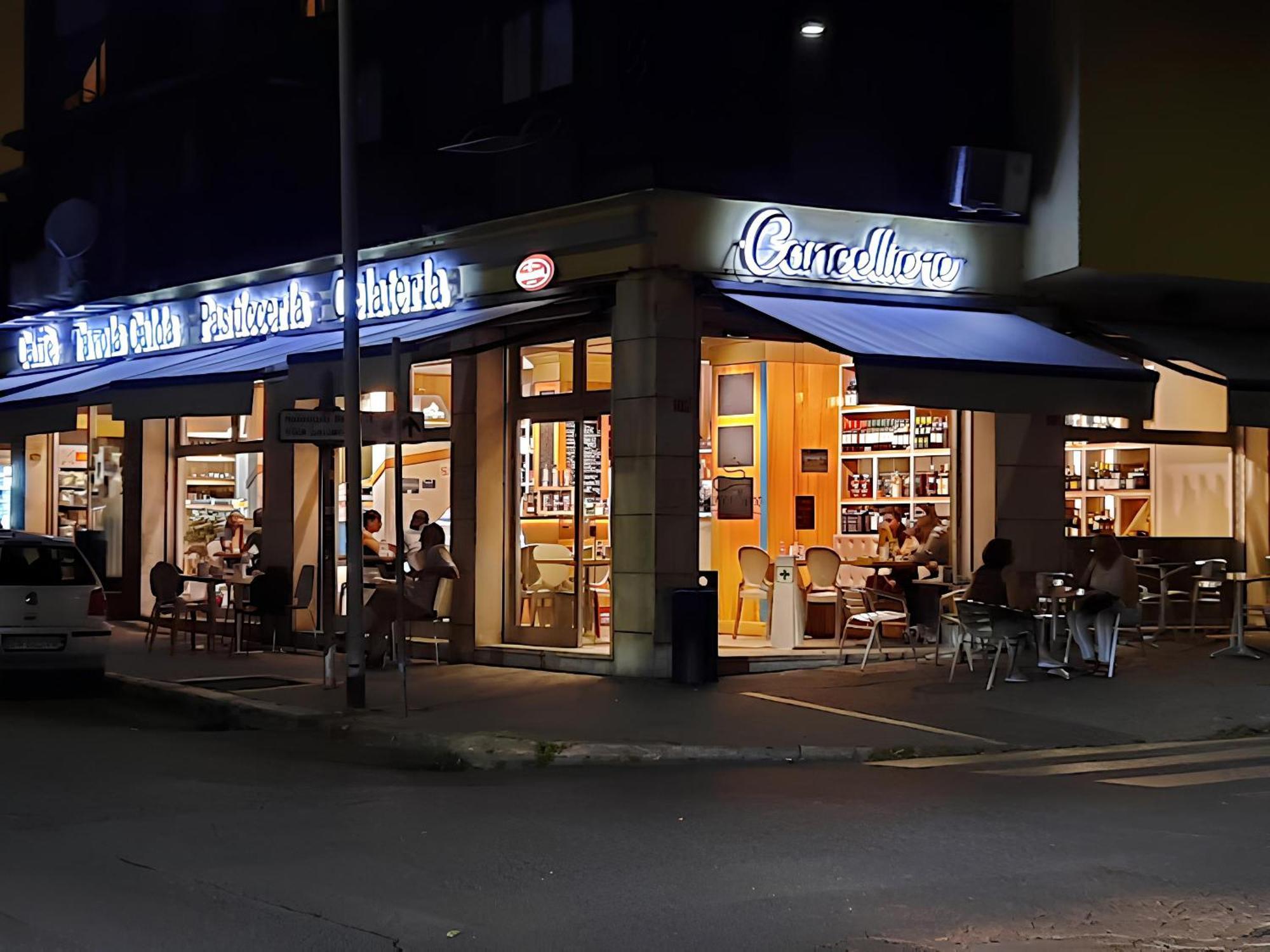 Frank Host Lux , Metro A A 50 M, Simple Check-in Con Codice A Qualsiasi Orario * Roma