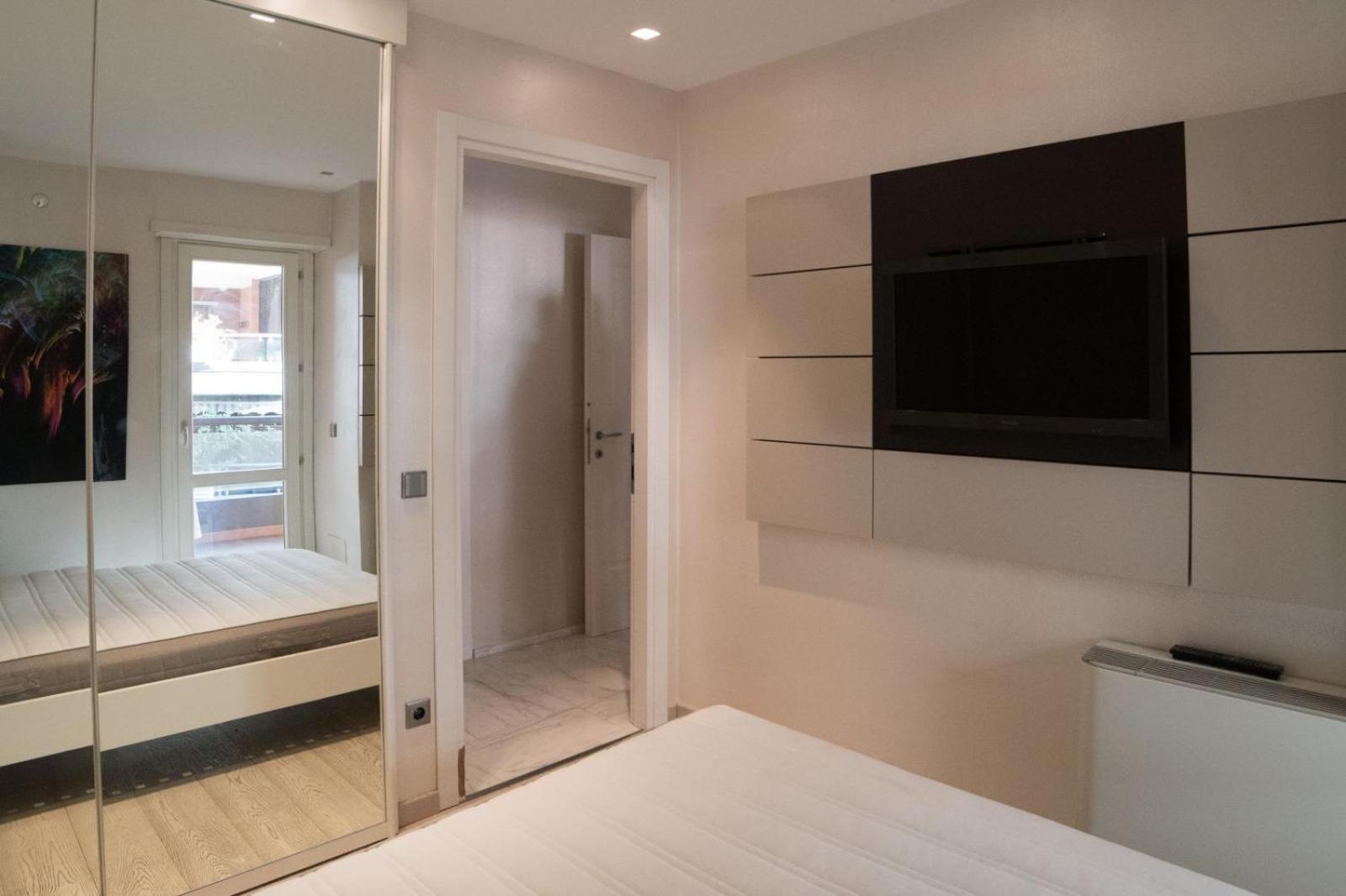 Luxury Apartment *