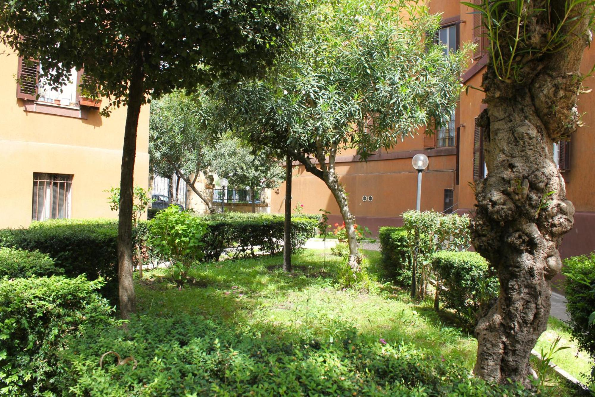 Leilighet Epirhome, Tra Colosseo E Porta Santa *