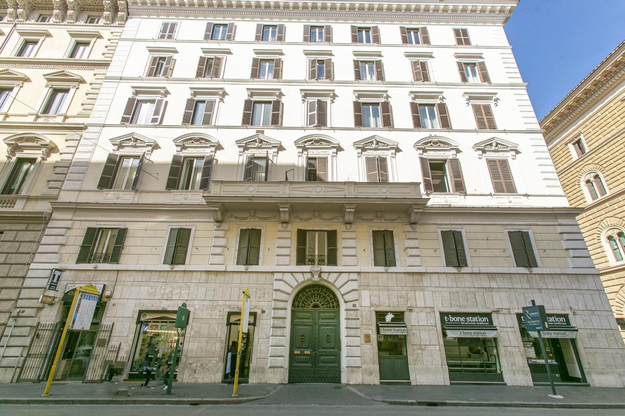 Attico Nel Cuore Di Con Box Privato Per Auto Apartamento *