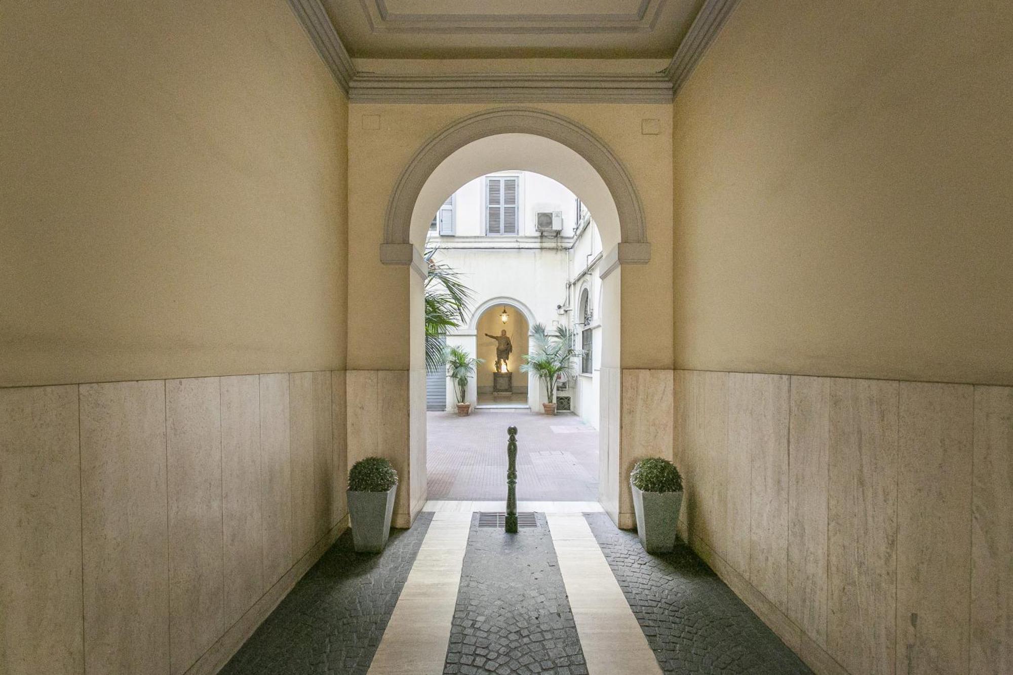 Apartamento Attico Nel Cuore Di Con Box Privato Per Auto *