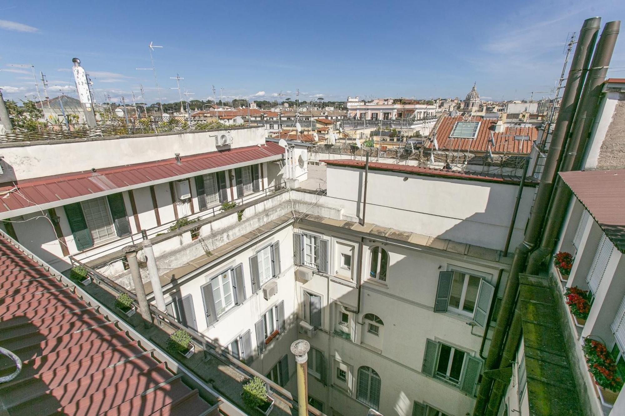 Attico Nel Cuore Di Con Box Privato Per Auto Apartamento Roma