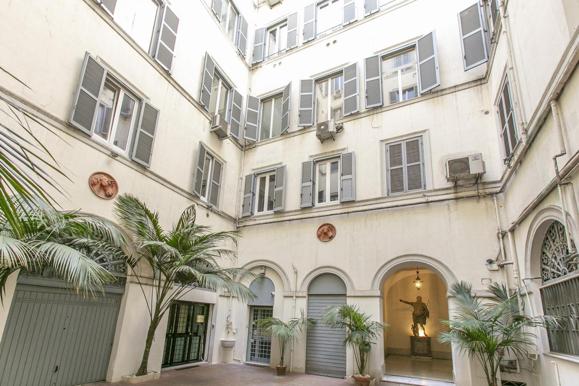 Attico Nel Cuore Di Con Box Privato Per Auto Apartamento
