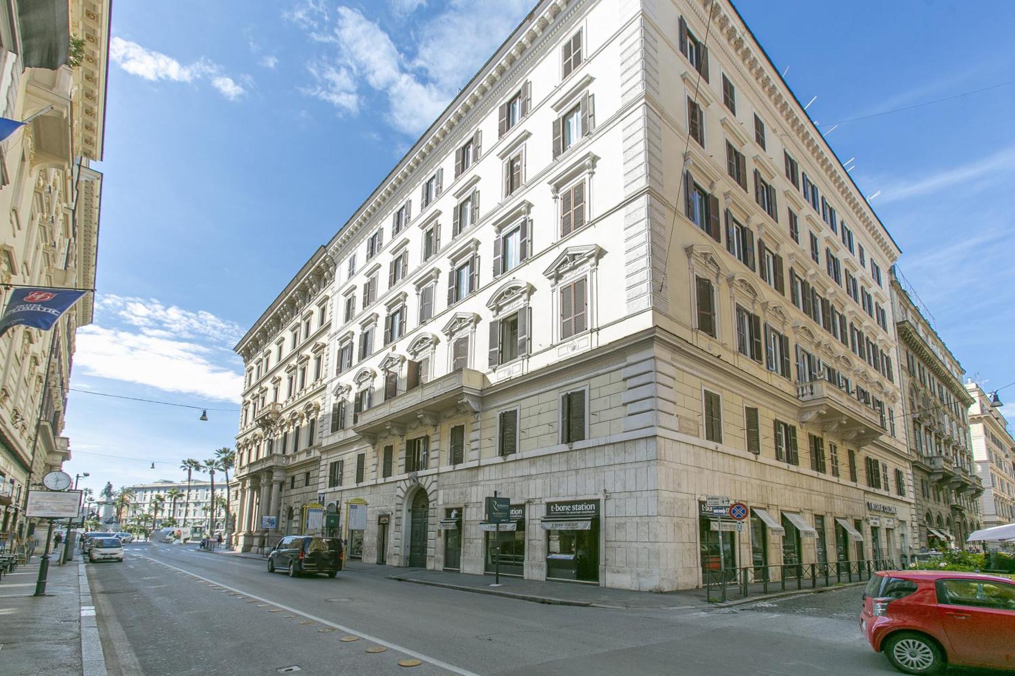 Apartamento Attico Nel Cuore Di Con Box Privato Per Auto *